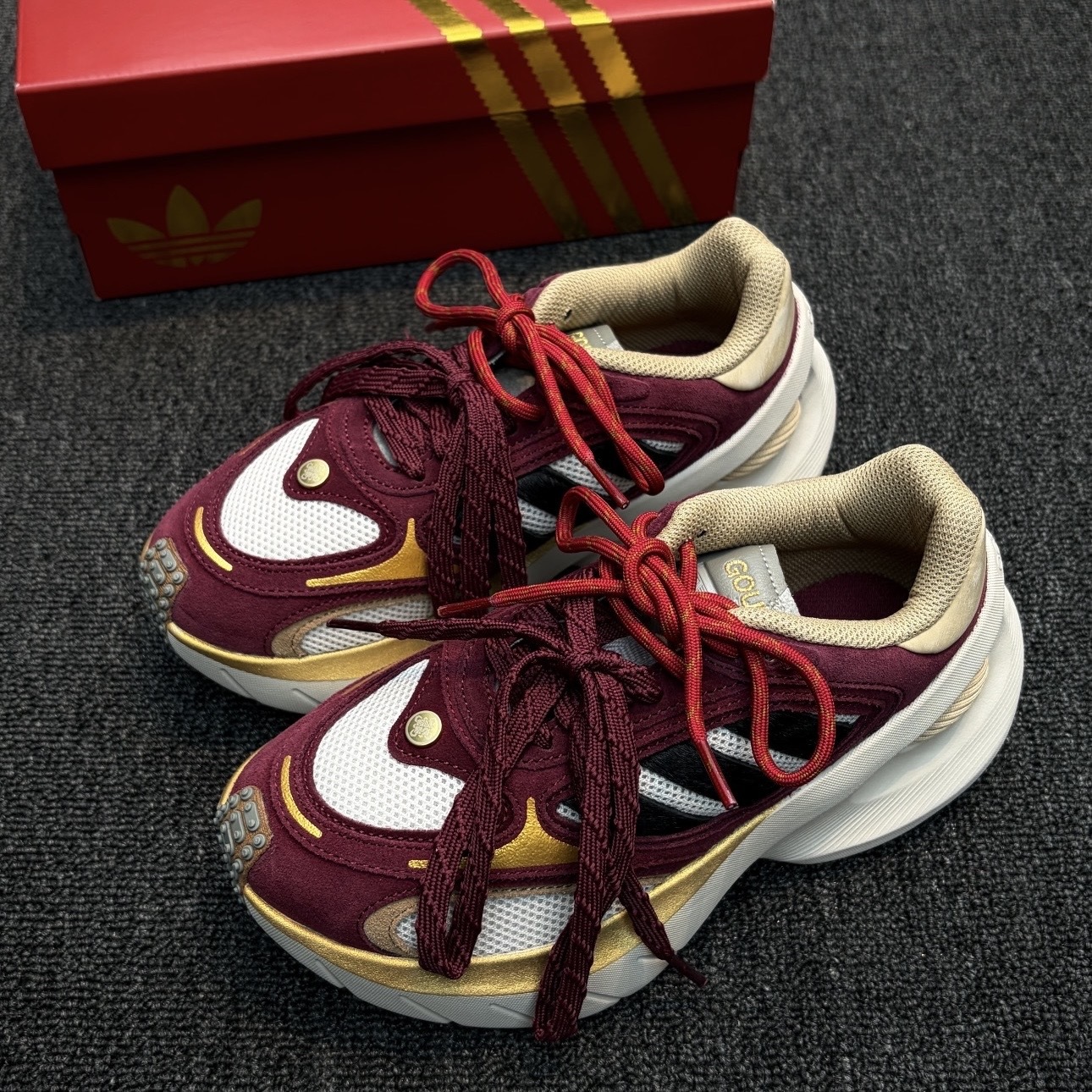 ADIDAS ORIGINALS CNY x ADIZERO GOUKANA 2026馬年限定 跑步鞋 KI7013