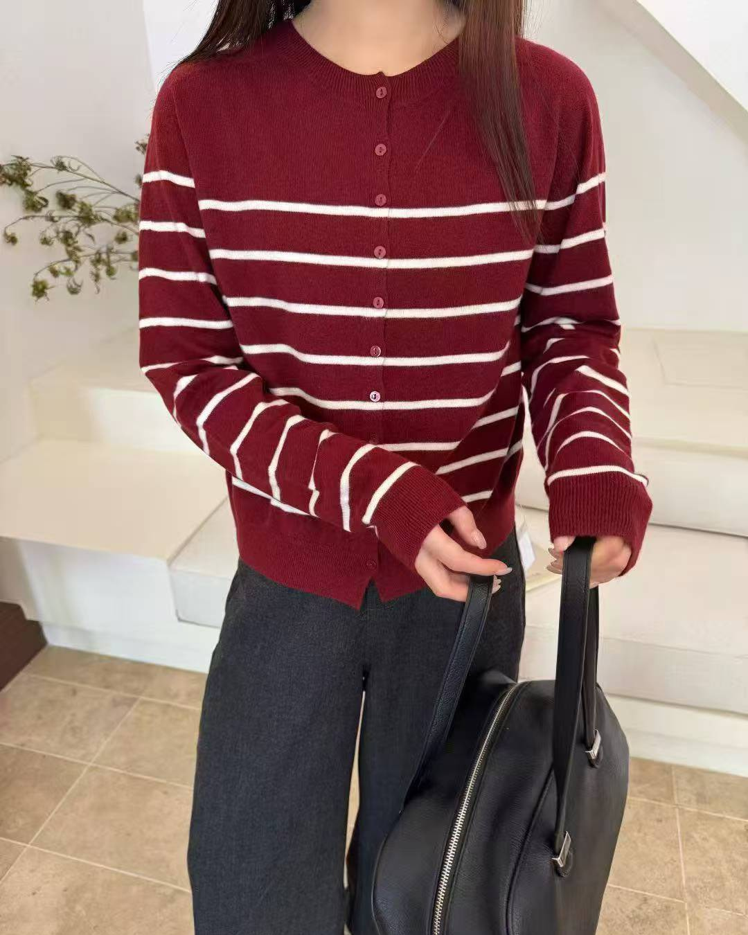 Nellie&Co 條紋撞色開扣針織上衣