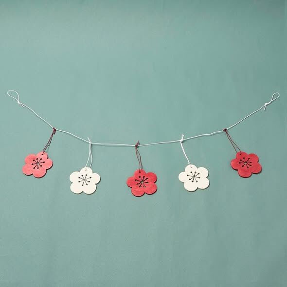 新年裝飾 木製掛飾 梅 紅× 白