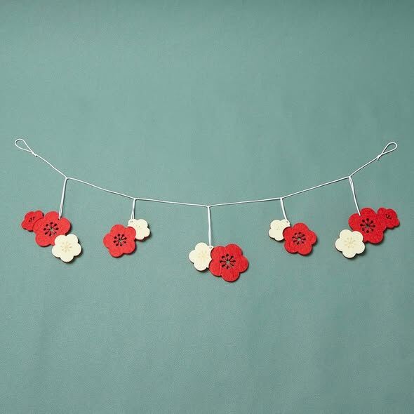 新年裝飾 5連毛氈吊飾 交疊梅花