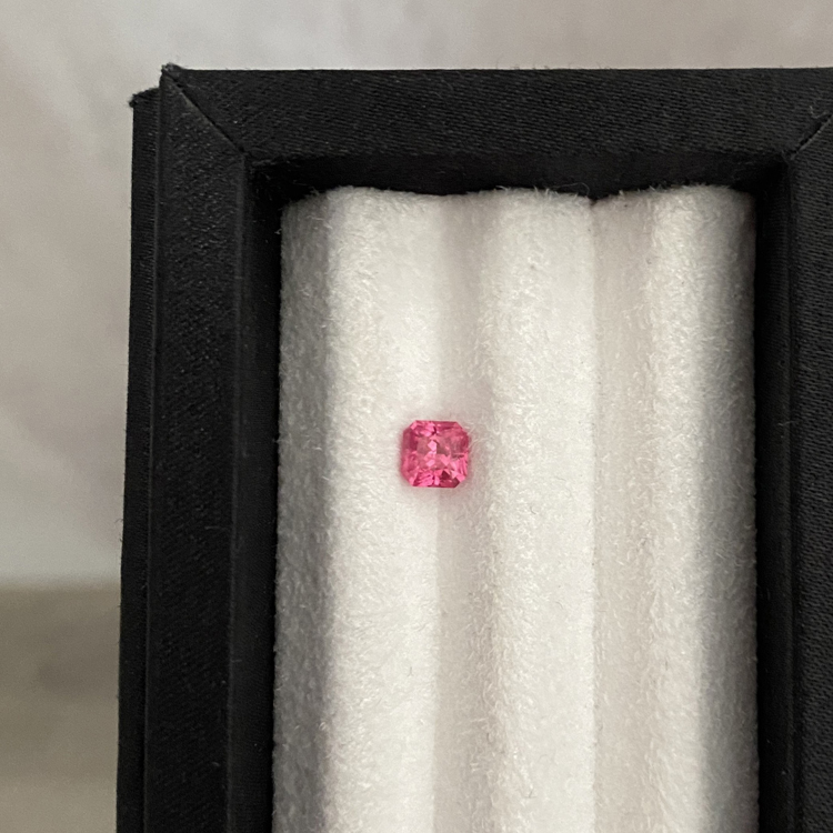 尖晶石 Spinel/0.86克拉