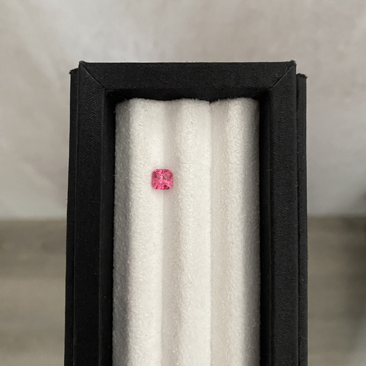 尖晶石 Spinel/0.86克拉