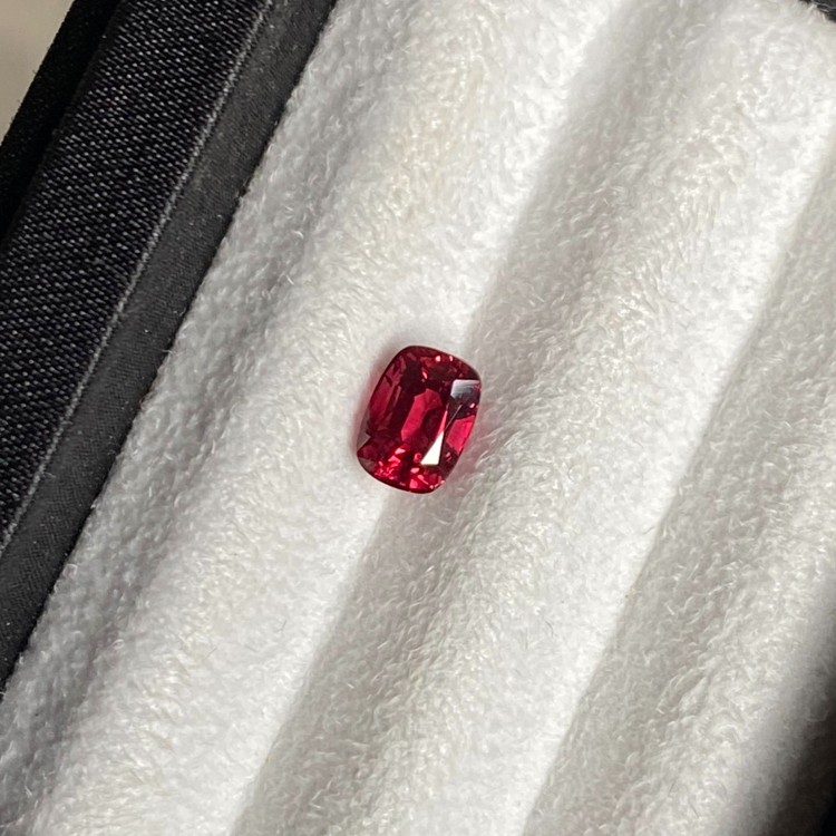 尖晶石 Spinel/1.27克拉（附證書）