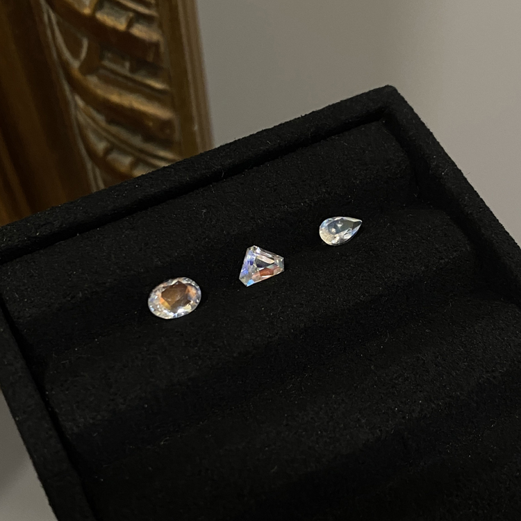 彩虹月光石 Rainbow Moonstone/0.39-0.82克拉