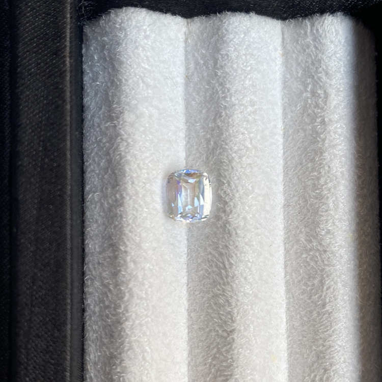 彩虹月光石 Rainbow Moonstone/1.10克拉