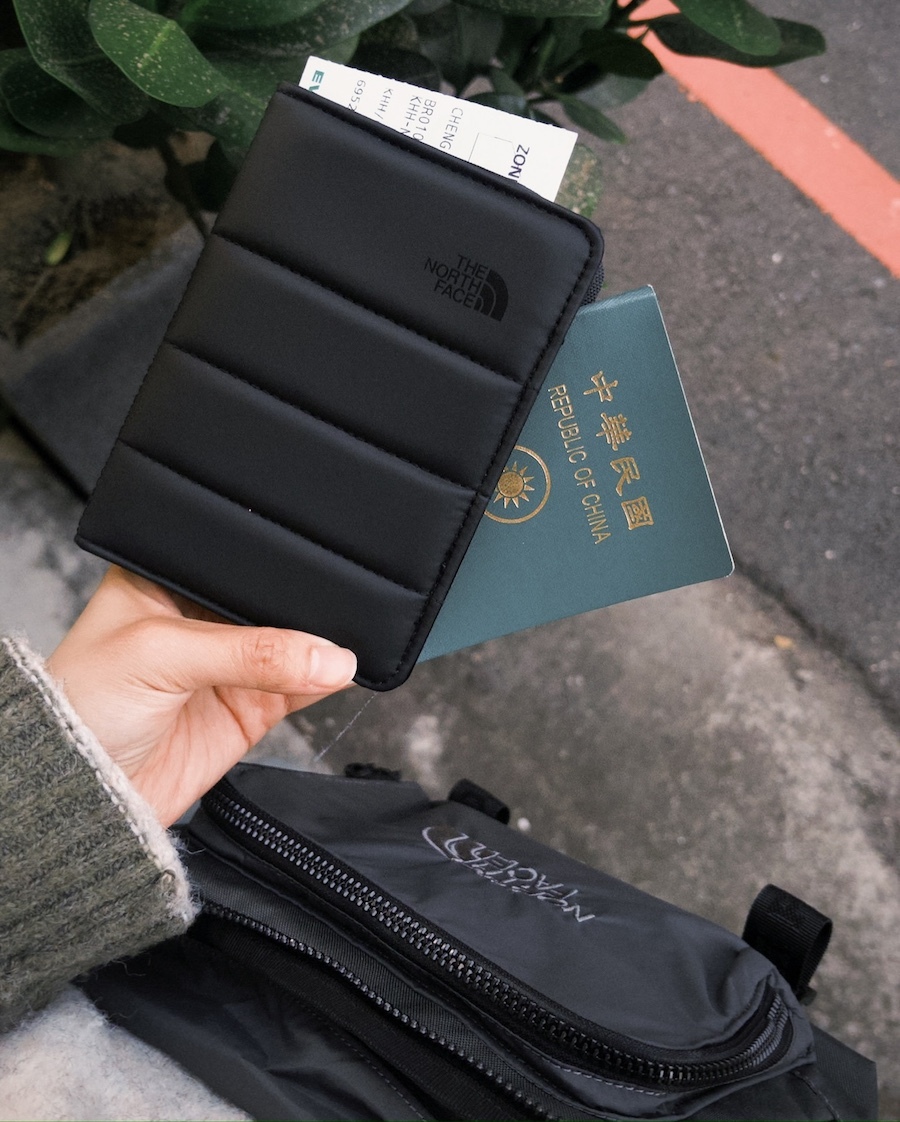 ｜極限量單品｜The North Face 黑化Logo 衍縫 護照夾