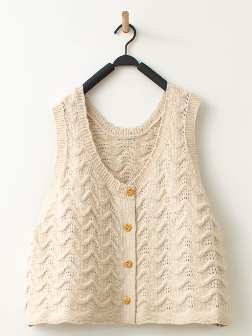 木釦簍空背心泡泡袖毛衣壓褶絨面長裙組合