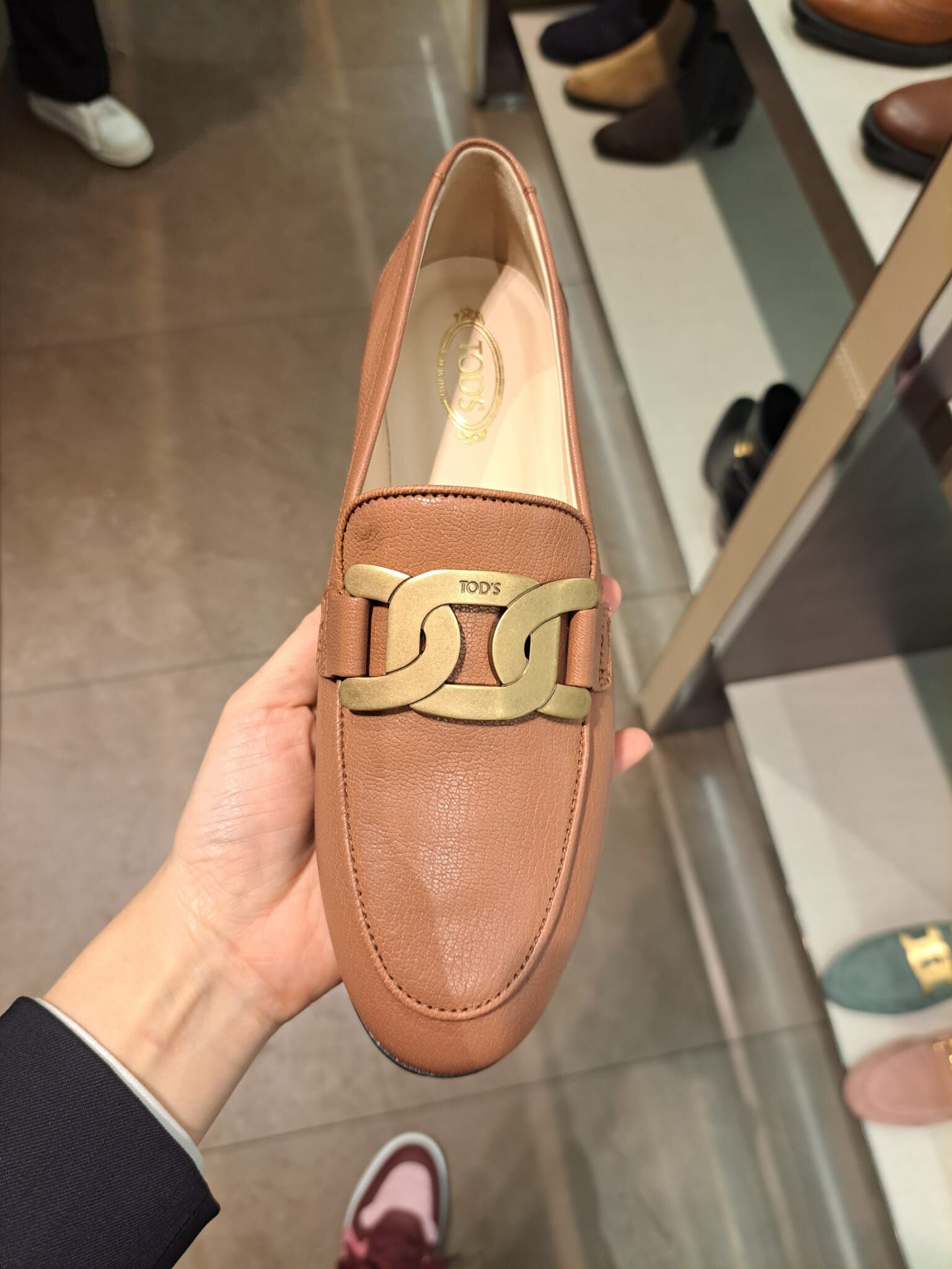Tods vintage buckle Kate loafers Camel