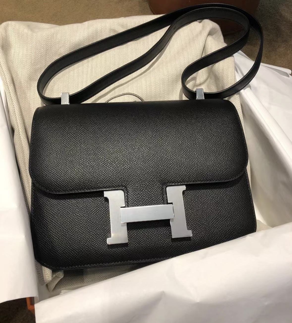 Constance 24 89 noir ck epsom K