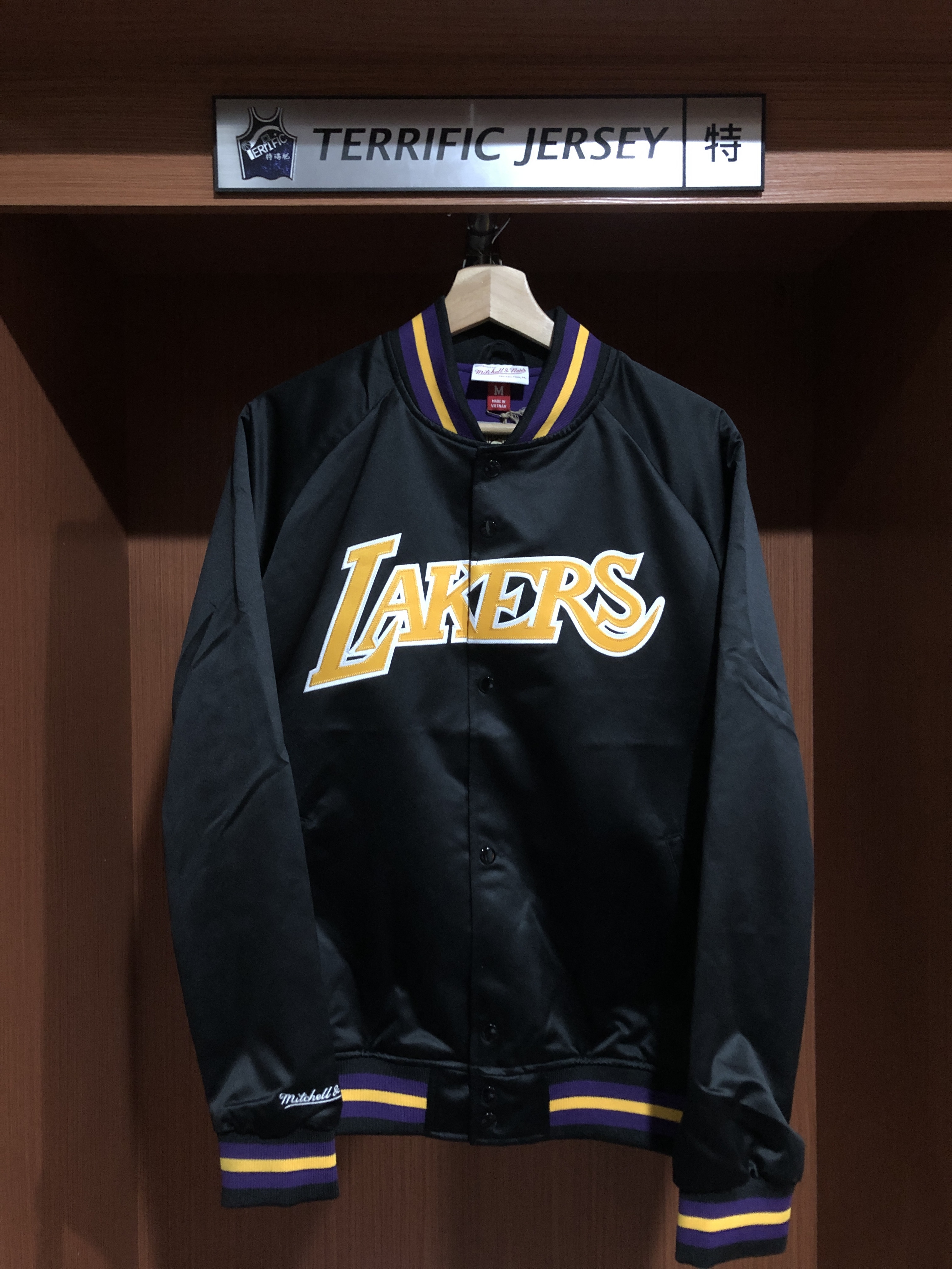 NBA外套 Los Angeles Lakers 洛杉磯湖人黑 輕量化棒球外套 M&N HWC Lightweight Satin Jacket 全新