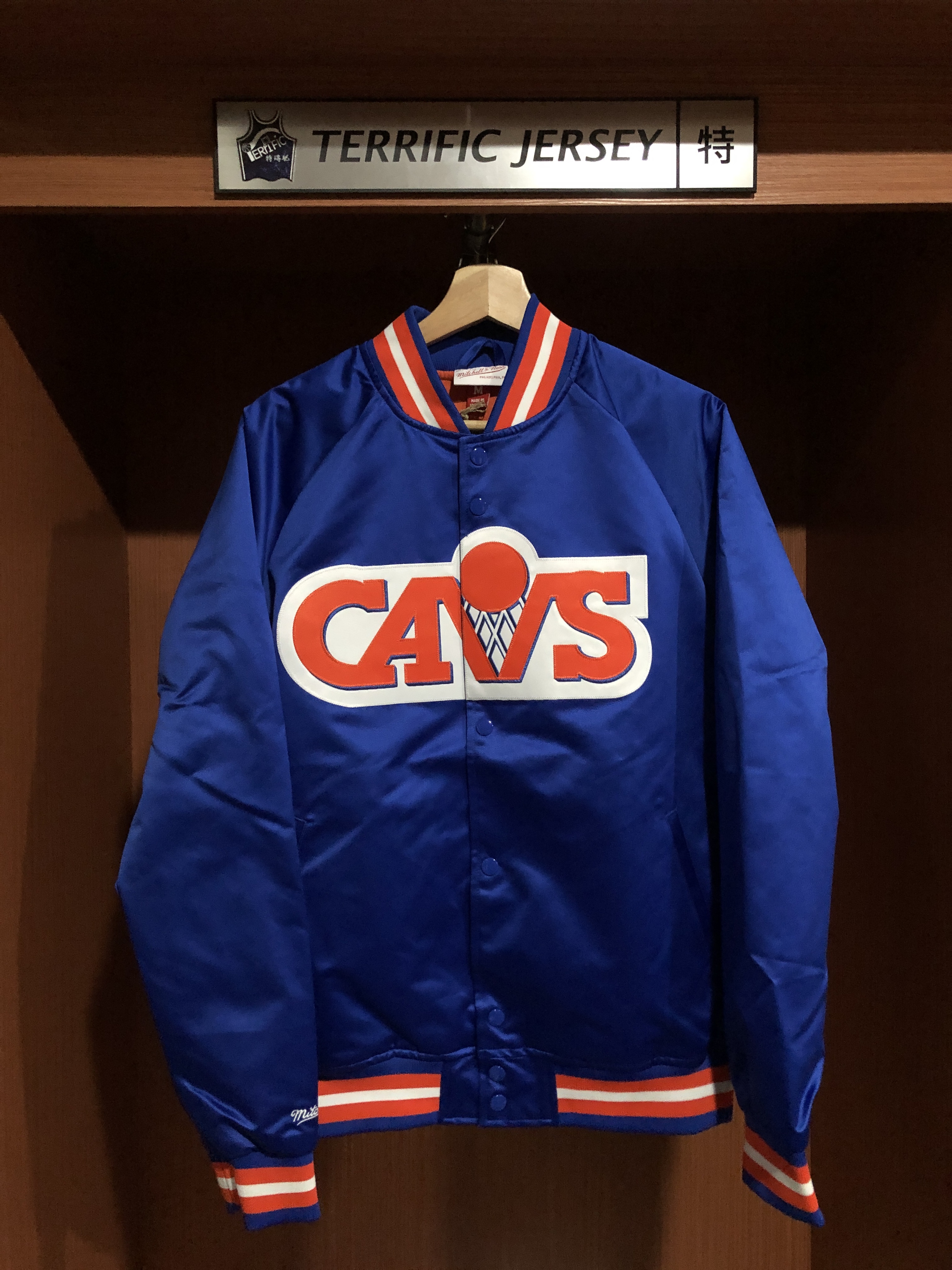 NBA外套 Cleveland Cavaliers 克里夫蘭騎士藍 輕量化棒球外套 M&N HWC Lightweight Satin Jacket 全新