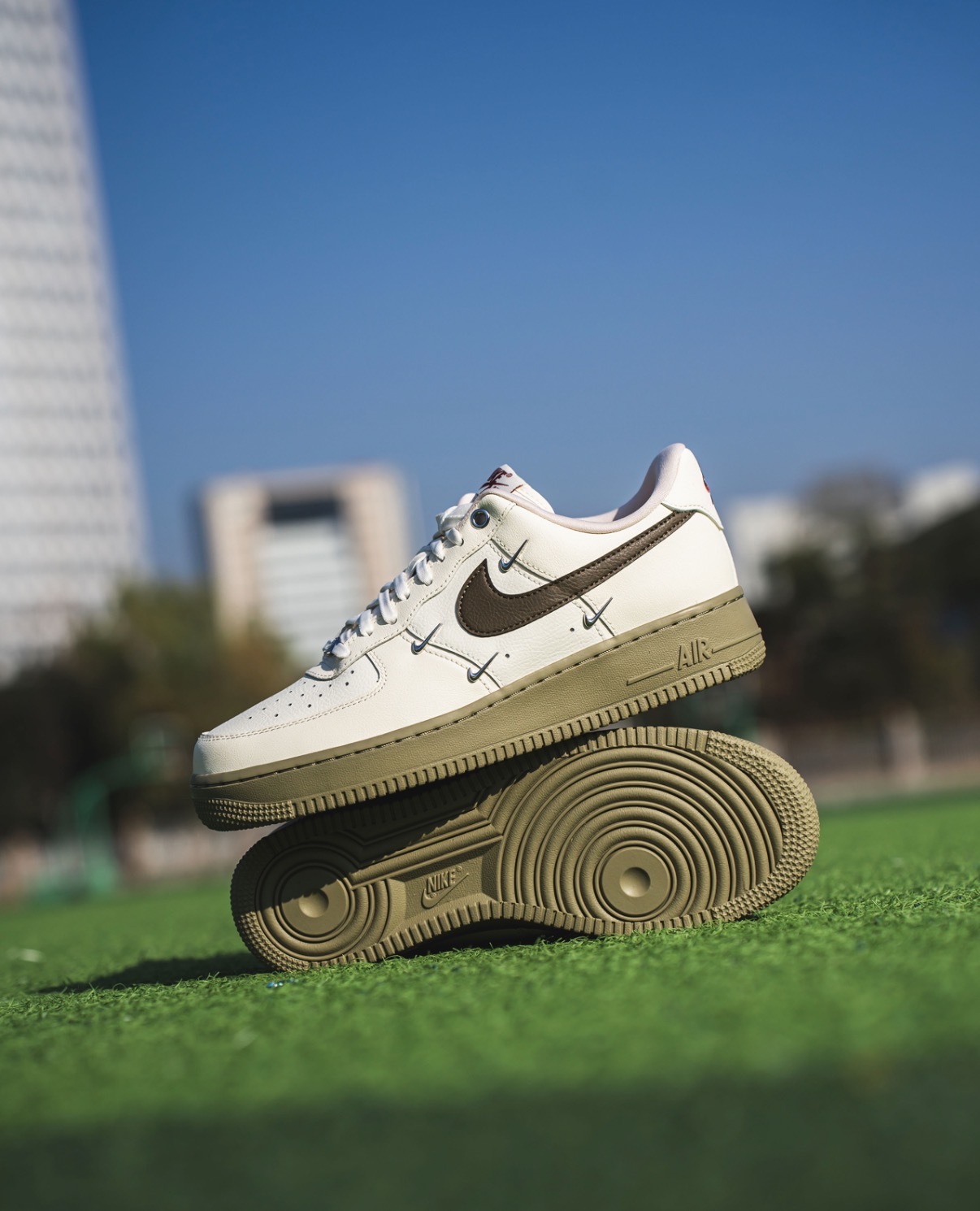 女鞋 NIKE W AIR FORCE 1'07 LX 米白綠 馬年 新年 小銀勾 四勾 立體 小勾 皮革 休閒鞋【IQ9802-022】AF1 CNY