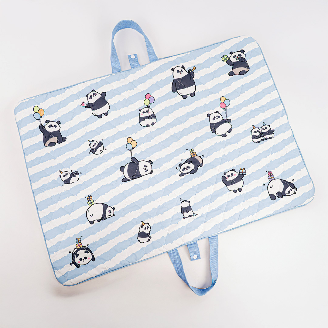 OCEAN PARK PANDA FAMILY COOLING PICNIC MAT