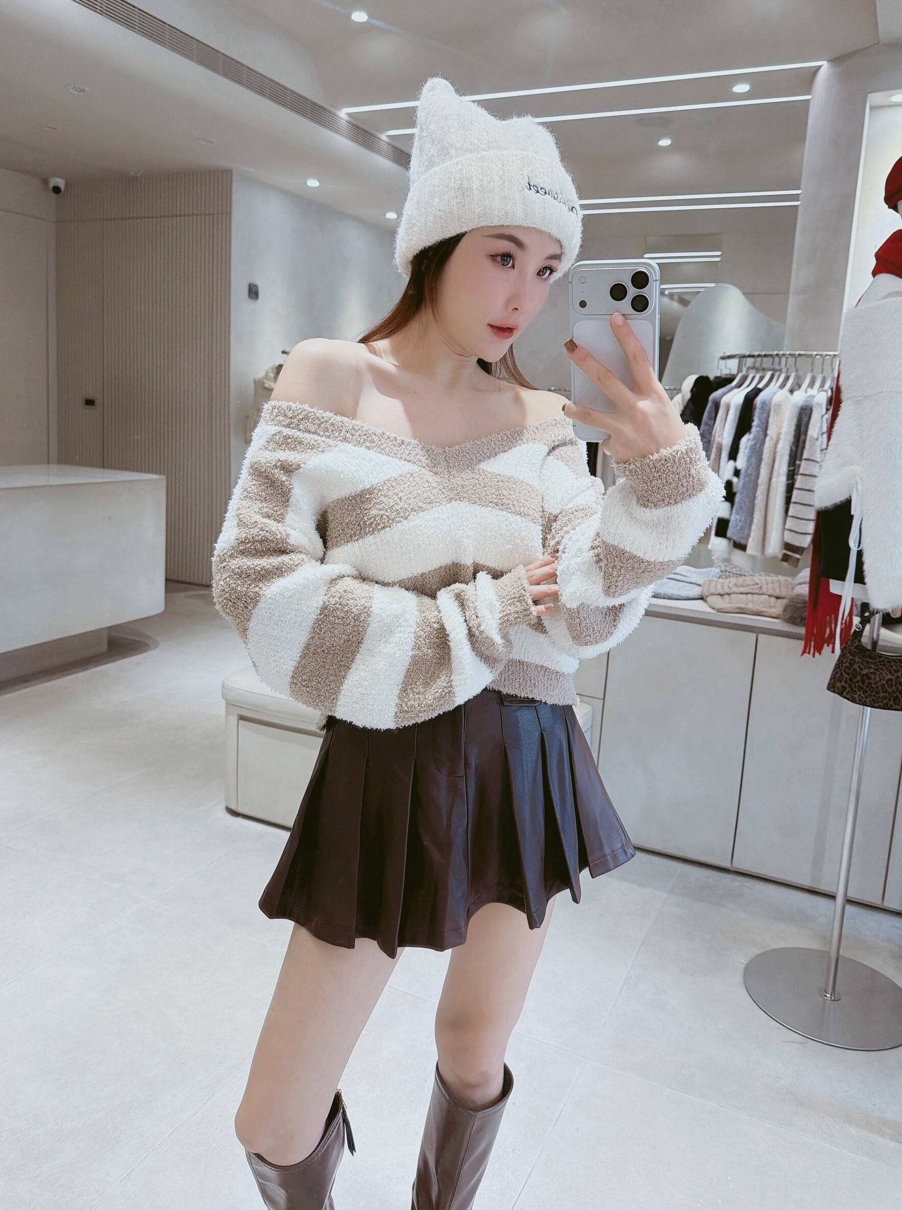 V領寬條QQ毛針織衣