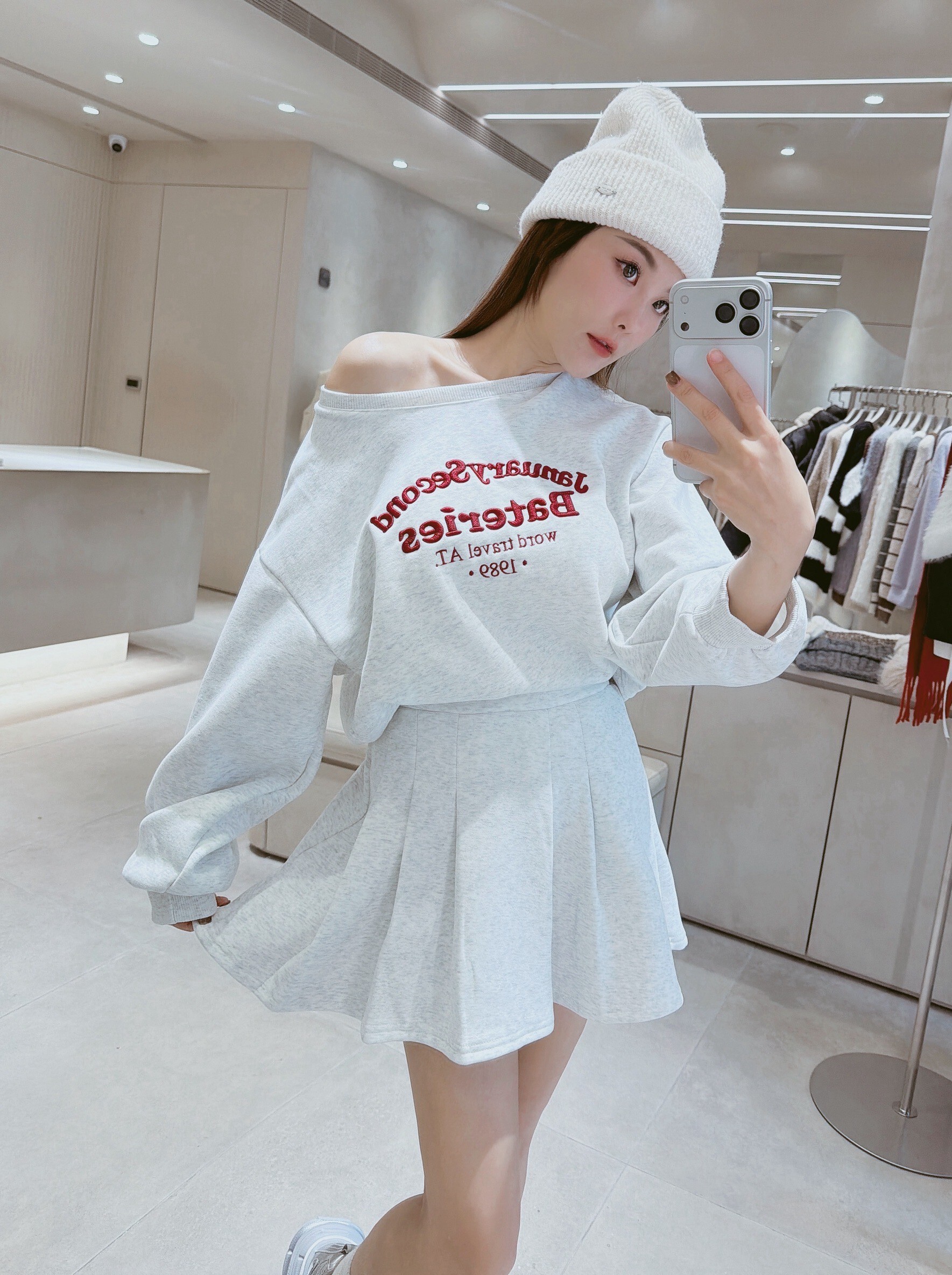 刺繡字刷毛上衣+百摺褲裙