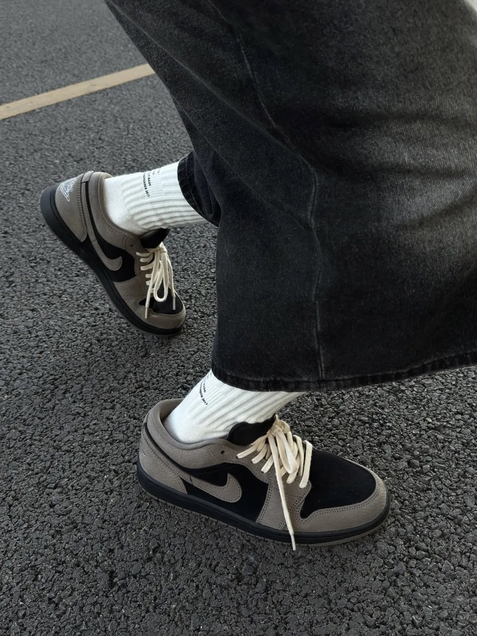 NIKE AIR JORDAN 1 LOW SE AJ1 摩卡灰棕 黑色 咖黑 灰咖 拼接 倒勾平替 麂皮 荔枝皮革 男鞋 IB7109-005 / 預購