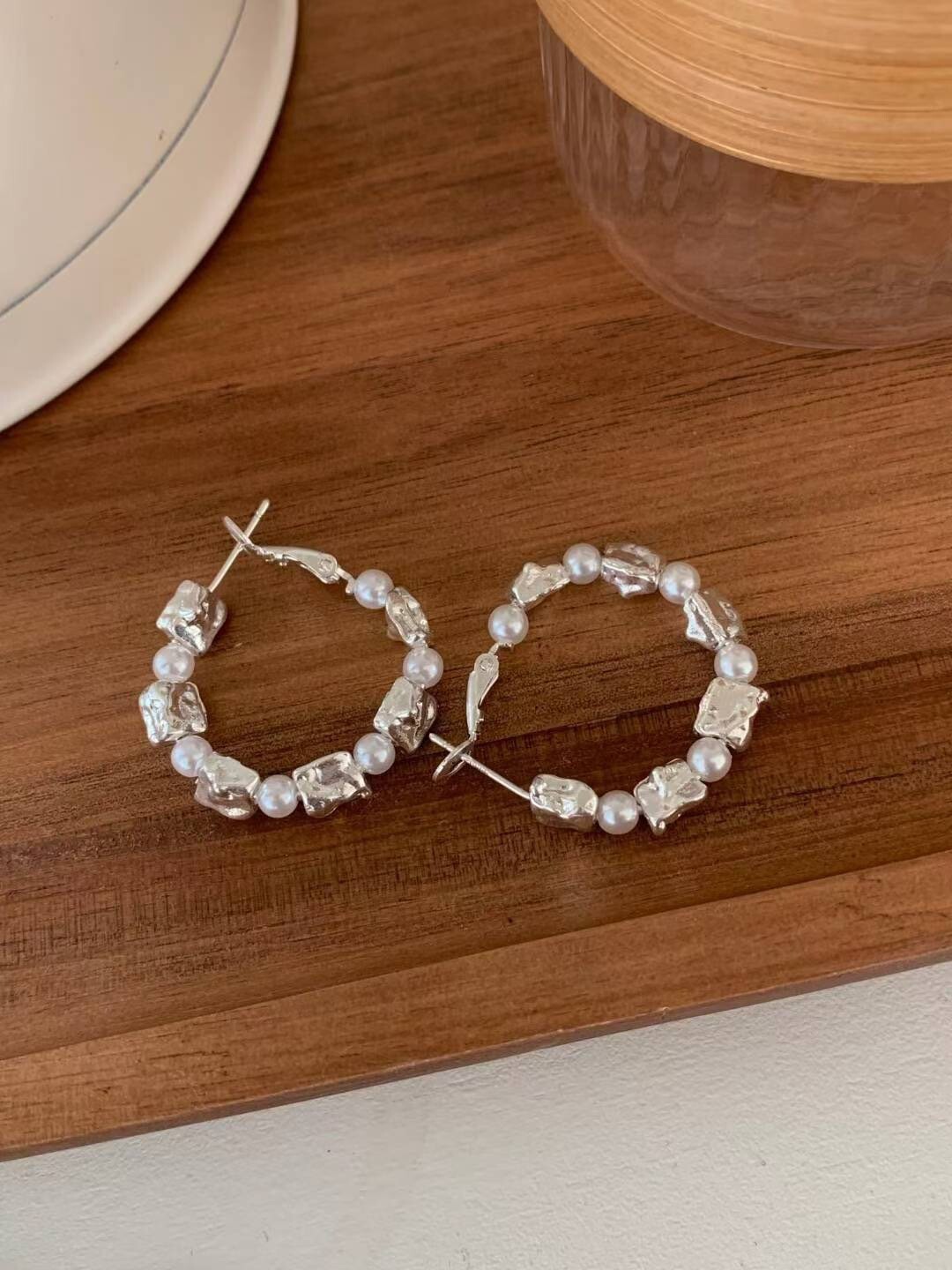 珍珠接不規則銀色方塊造型C字耳環