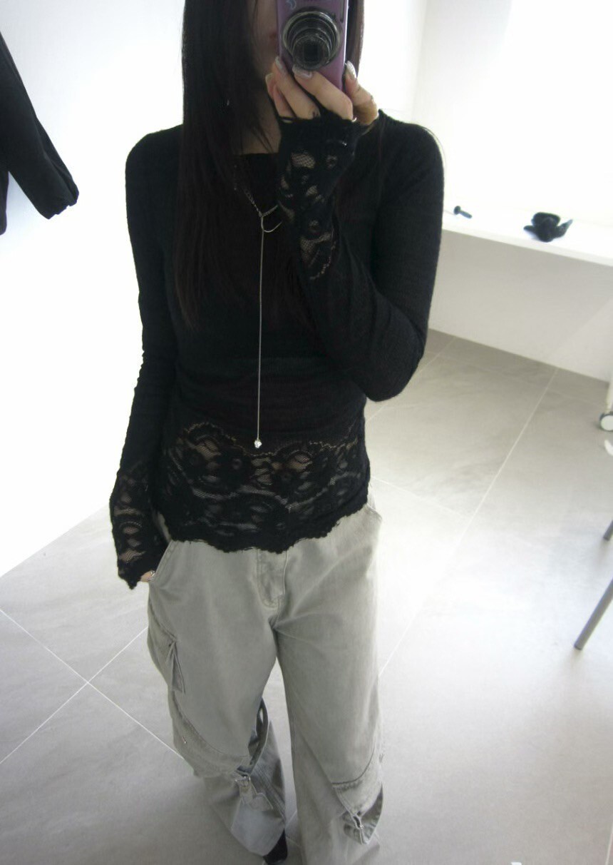 下擺拼接同色系蕾絲造型圓領打底衣 / 2色