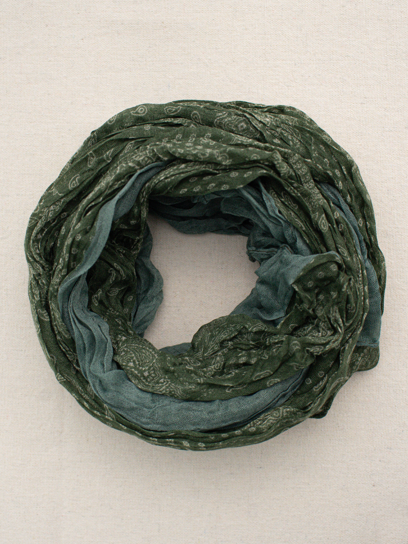 恬靜碎花配色抓皺圍巾