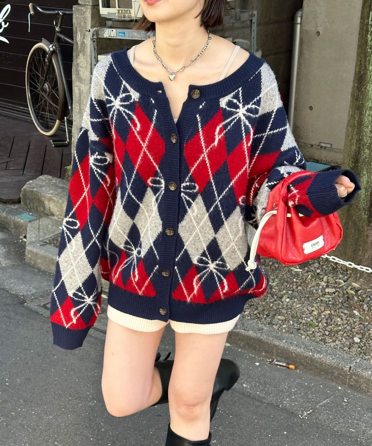 日本預訂 WINTER SALE CN 緞面菱形針織開襟衫