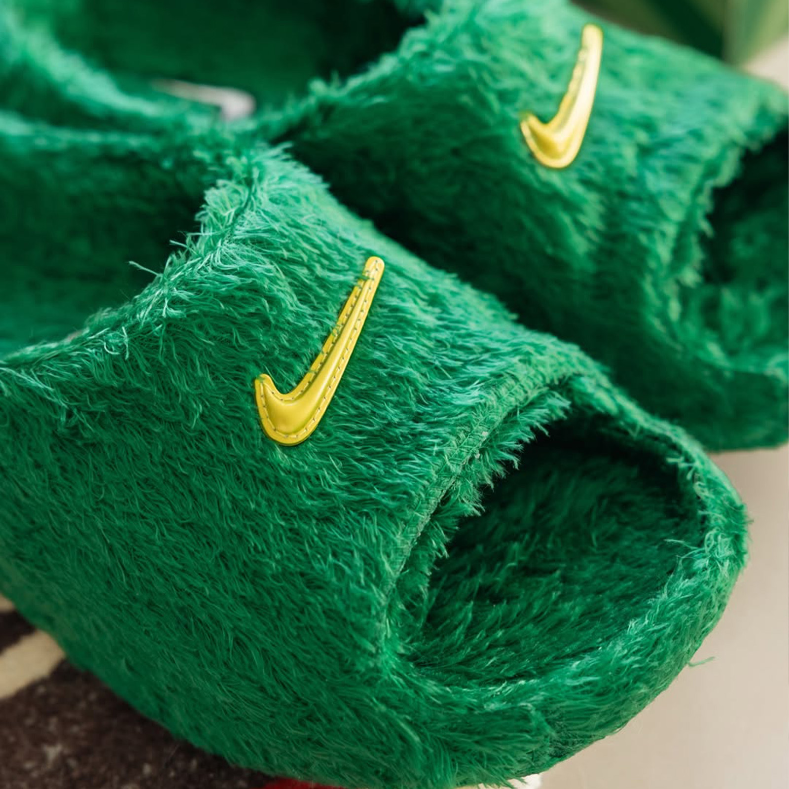 .SWOOSH x NIKE ReactX Rejuven8 Slide 草地拖鞋 草綠 翠綠 草坪 雜草 室內拖 IO9763-300