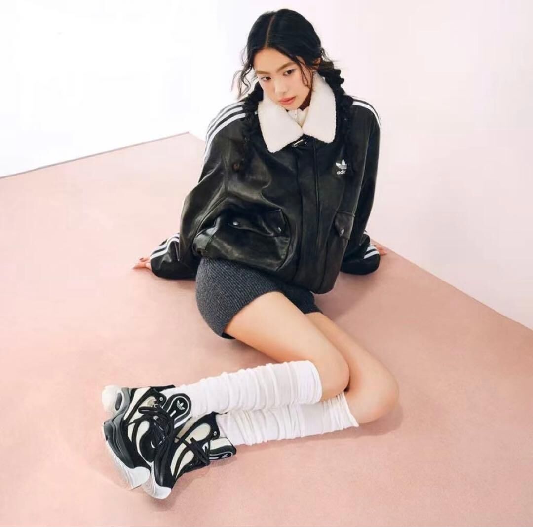 【代購】adidas Originals Ozvenuz「浮蝶鞋」｜復古運動 × 生活休閒鞋｜女款 黑白配色