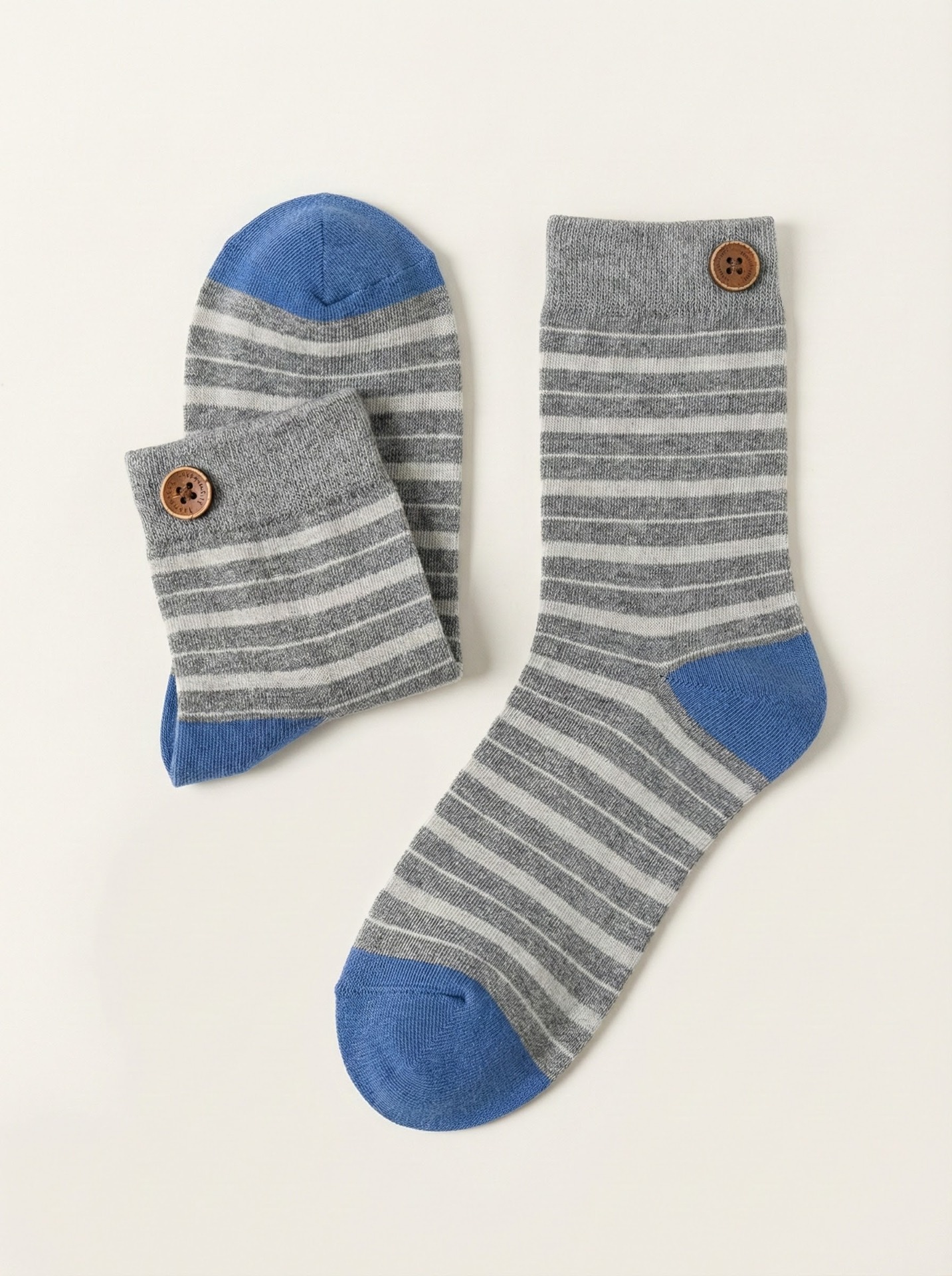 復古木釦條紋中筒襪