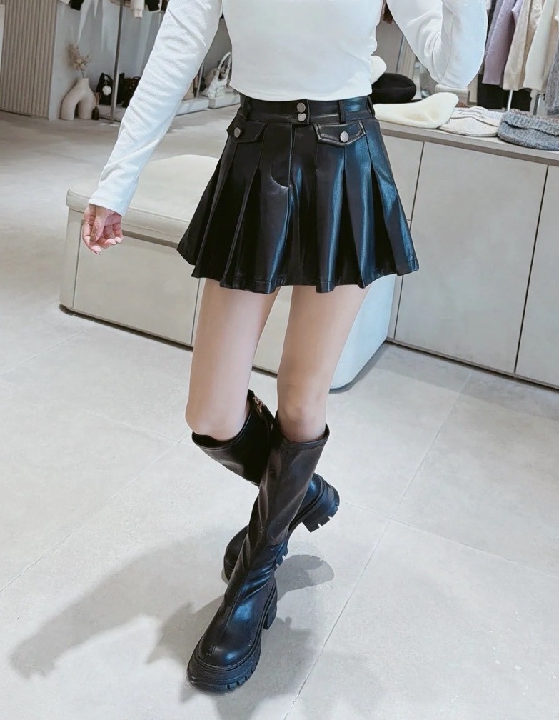 雙釦後縮腰百摺皮褲裙