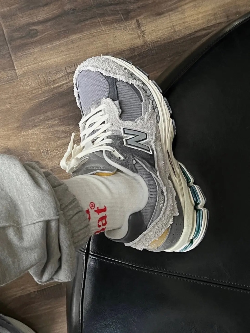 <奇蹟補貨‼️> NEW BALANCE 2002R NB 破壞解構 撕裂設計 破碎 雲雨灰 灰白 奶油白 男鞋 M2002RDA / 調貨