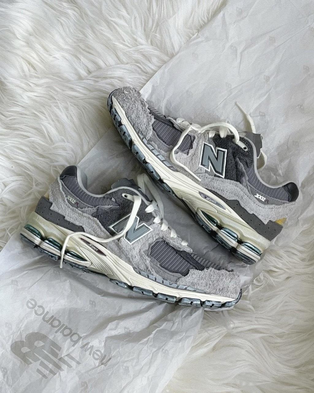 <奇蹟補貨‼️> NEW BALANCE 2002R NB 破壞解構 撕裂設計 破碎 雲雨灰 灰白 奶油白 男鞋 M2002RDA / 調貨