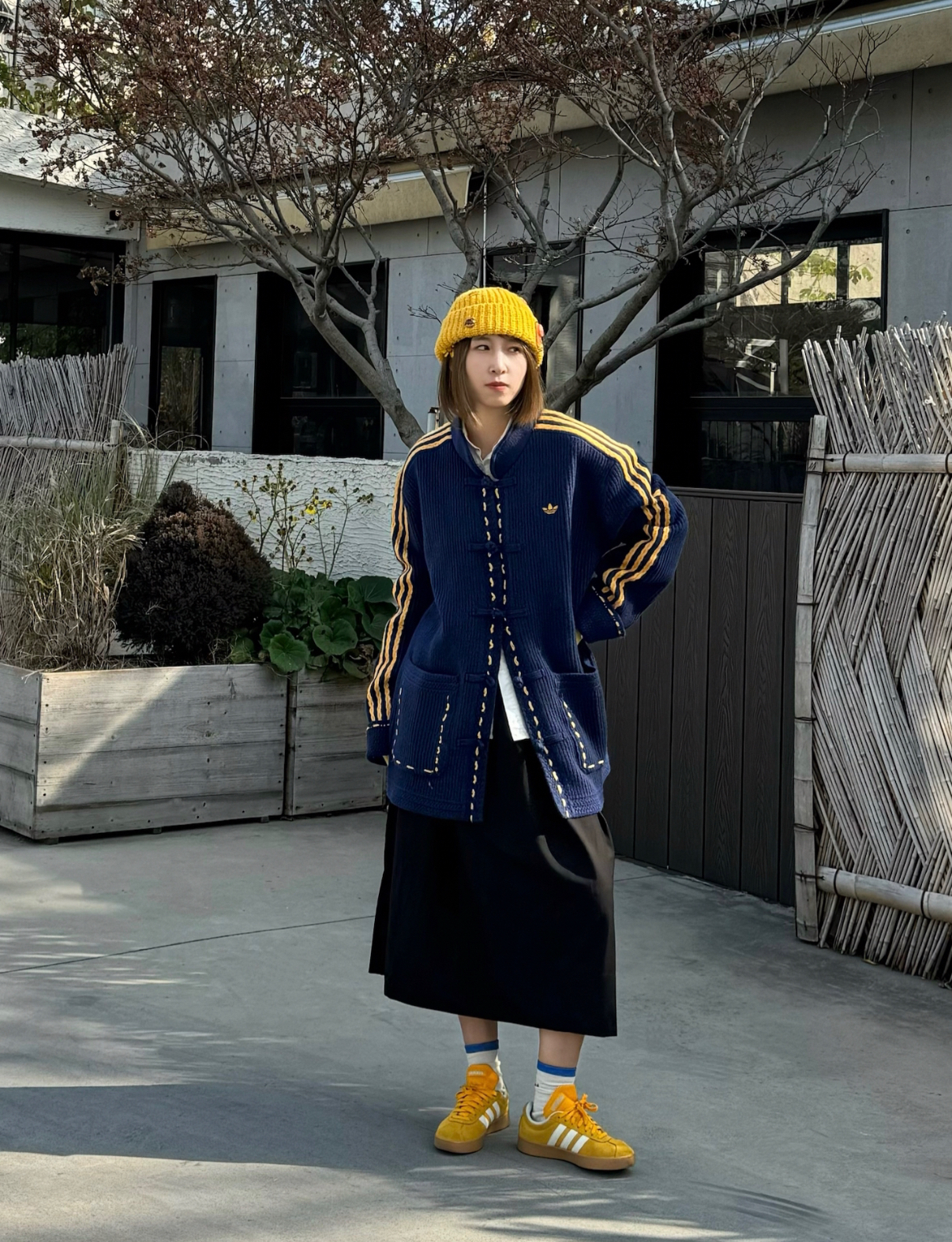 Adidas Originals 新中式長版針織外套 寬鬆 直條紋 唐裝 盤扣 米白色 深藍色(任買兩件711免運)/預購