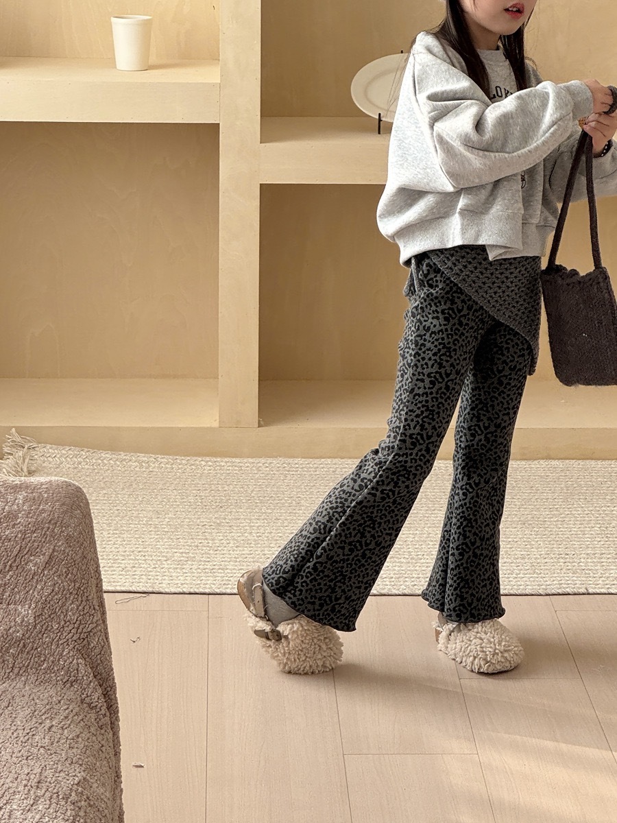 低調豹紋磨毛喇叭褲