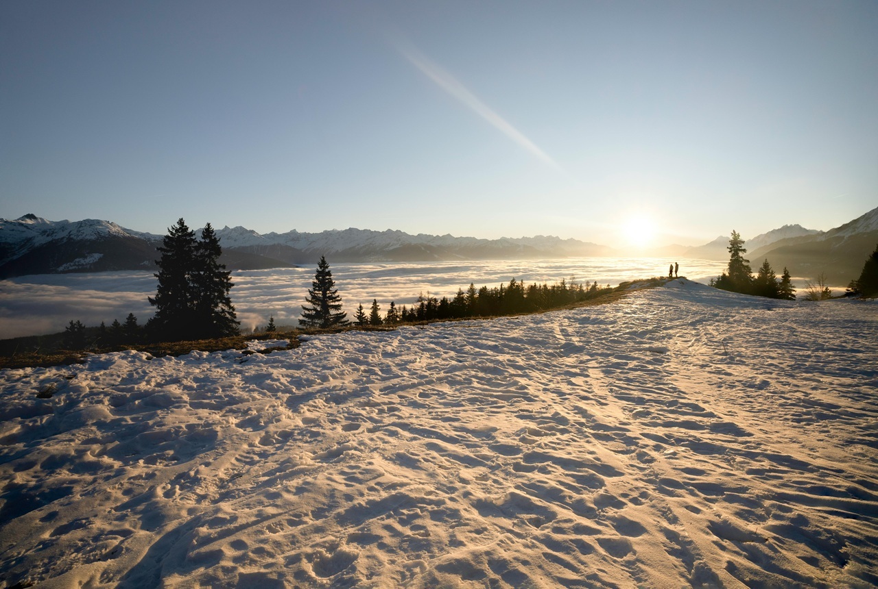 光老化不是只有夏天會發生！造成光老化的UVA紫外線其實在冬天並沒有比較弱，因此即便冬天的陽光很溫暖，還是不得不留意它的危險性，在皮膚保養和防曬上千萬別馬虎！