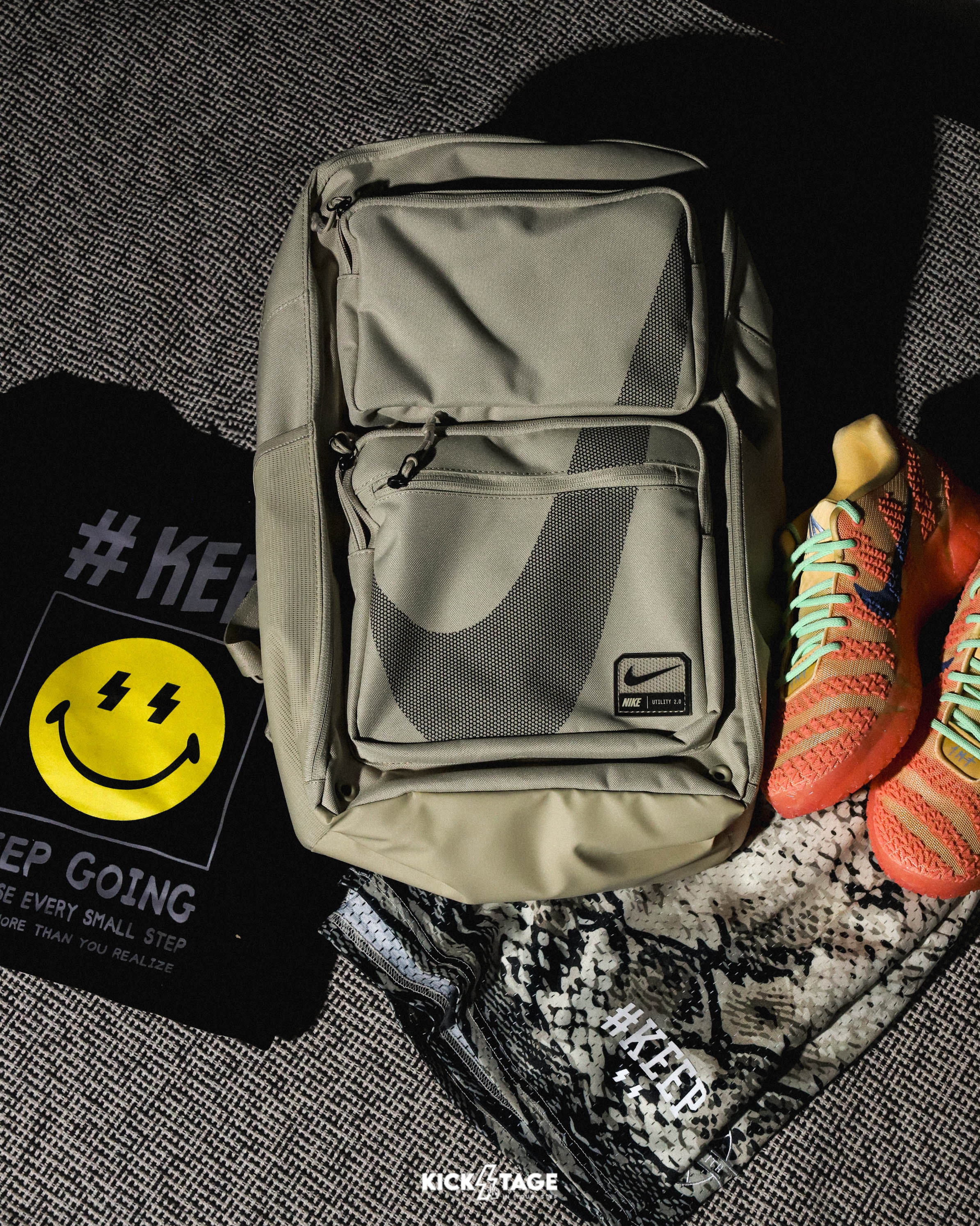 [限時特價5折無退換]  NIKE UTILITY SPEED 2.0 灰綠 卡其 27升 筆電包 多夾層 電腦夾層 後背包 背包【HF0635-253】UTIBG