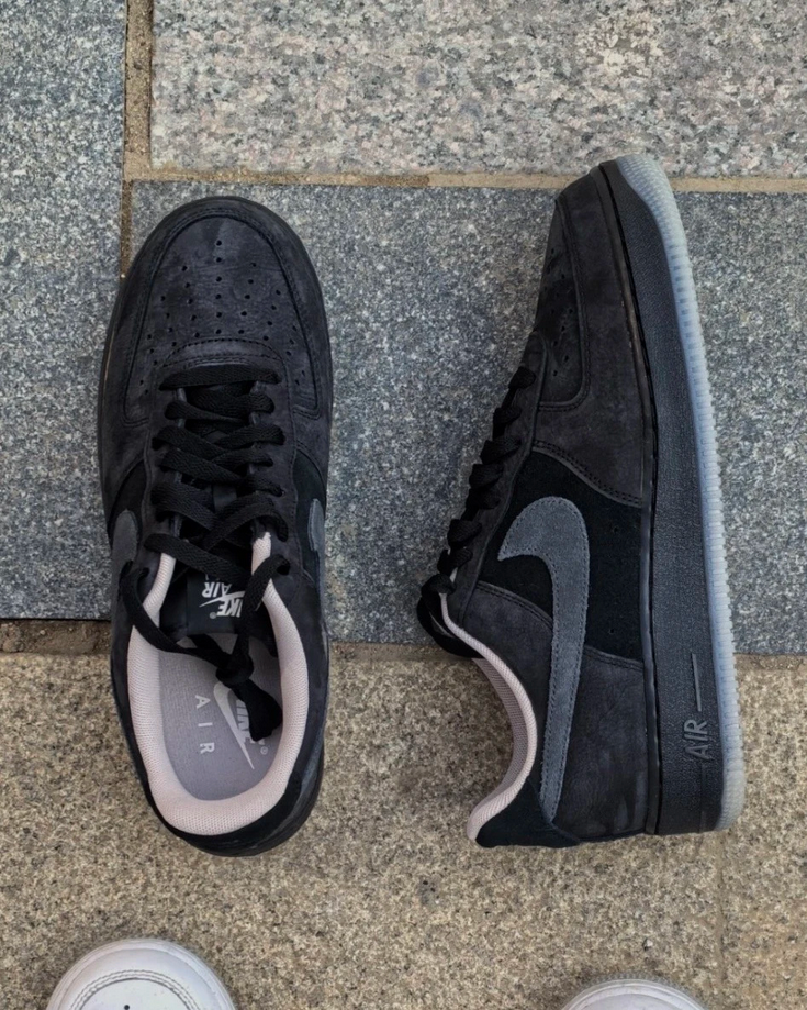 【預訂】NIKE AIR FORCE 1 07 麂皮黑灰-MEN