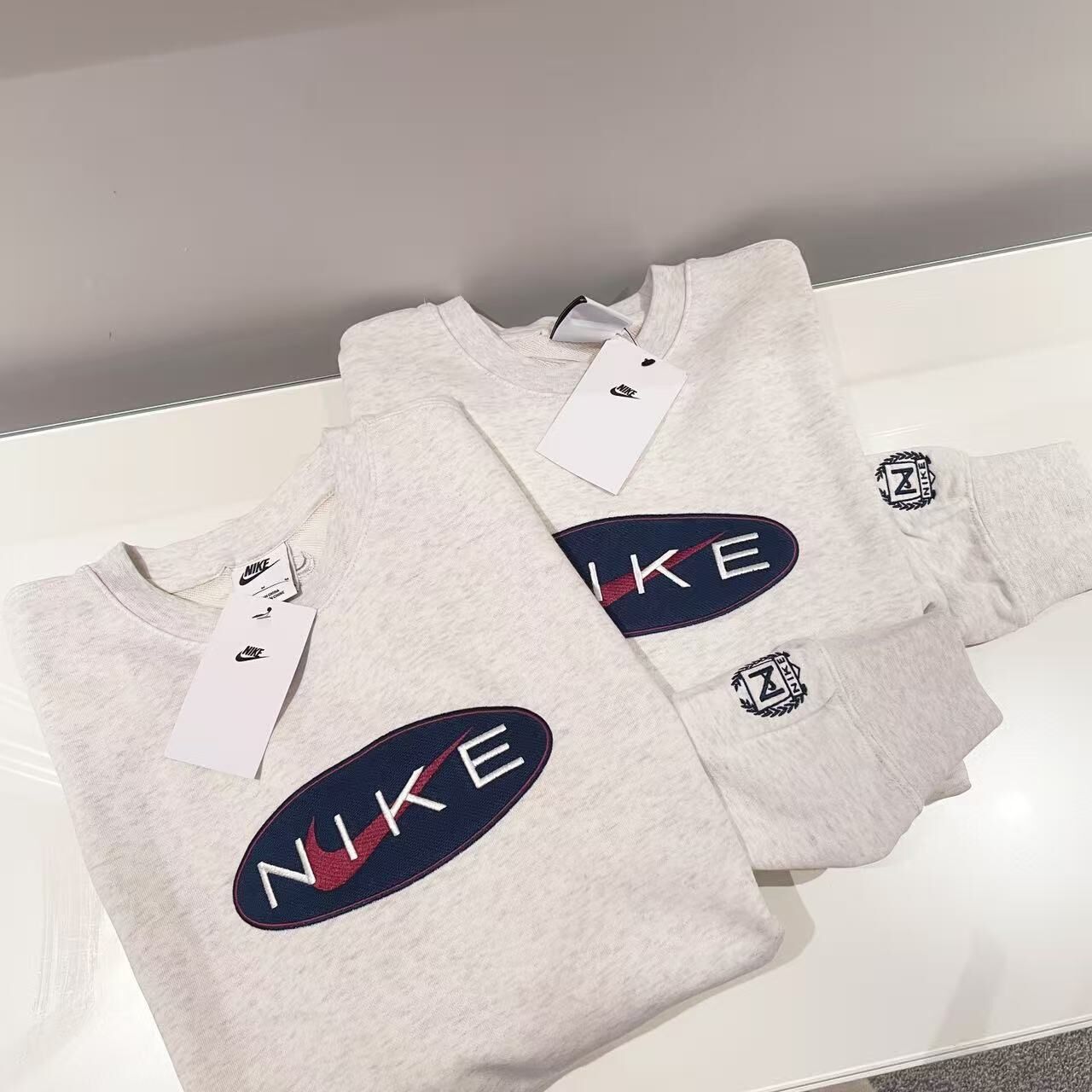NIKE MIDDLE LOGO SWEATSHIRT