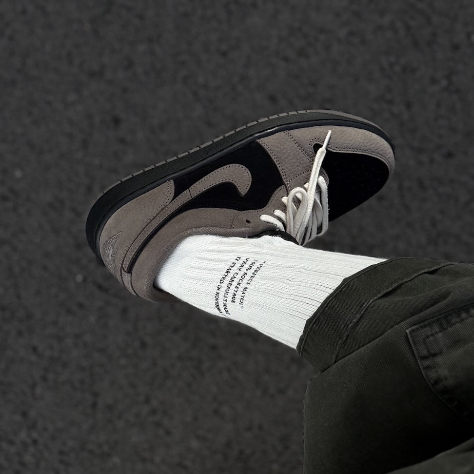 【代購】Jordan Air Jordan 1 Low 摩卡小倒勾｜棕黑配色｜復古低筒籃球鞋｜大童款／男女同款