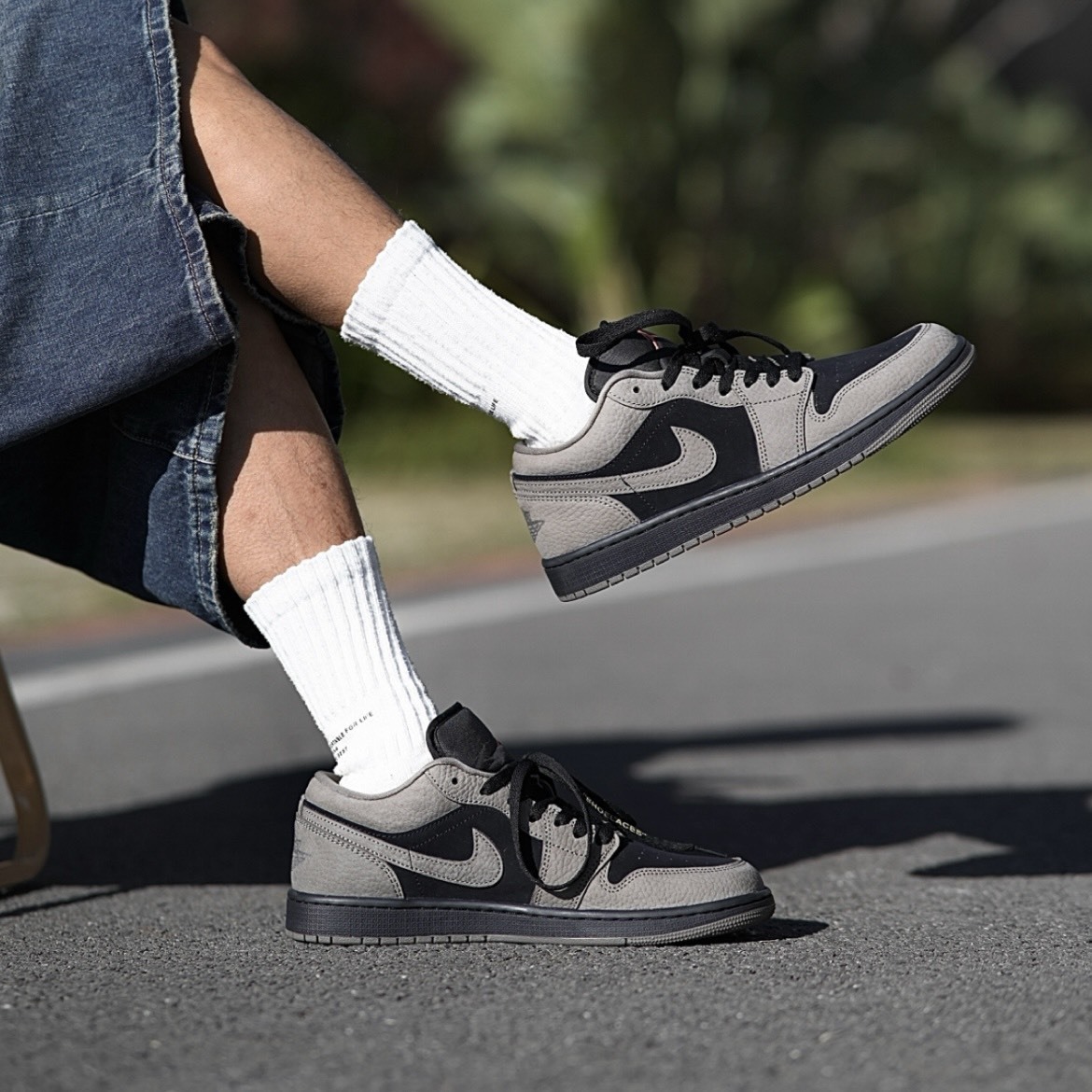 【代購】Jordan Air Jordan 1 Low 摩卡小倒勾｜棕黑配色｜復古低筒籃球鞋｜大童款／男女同款