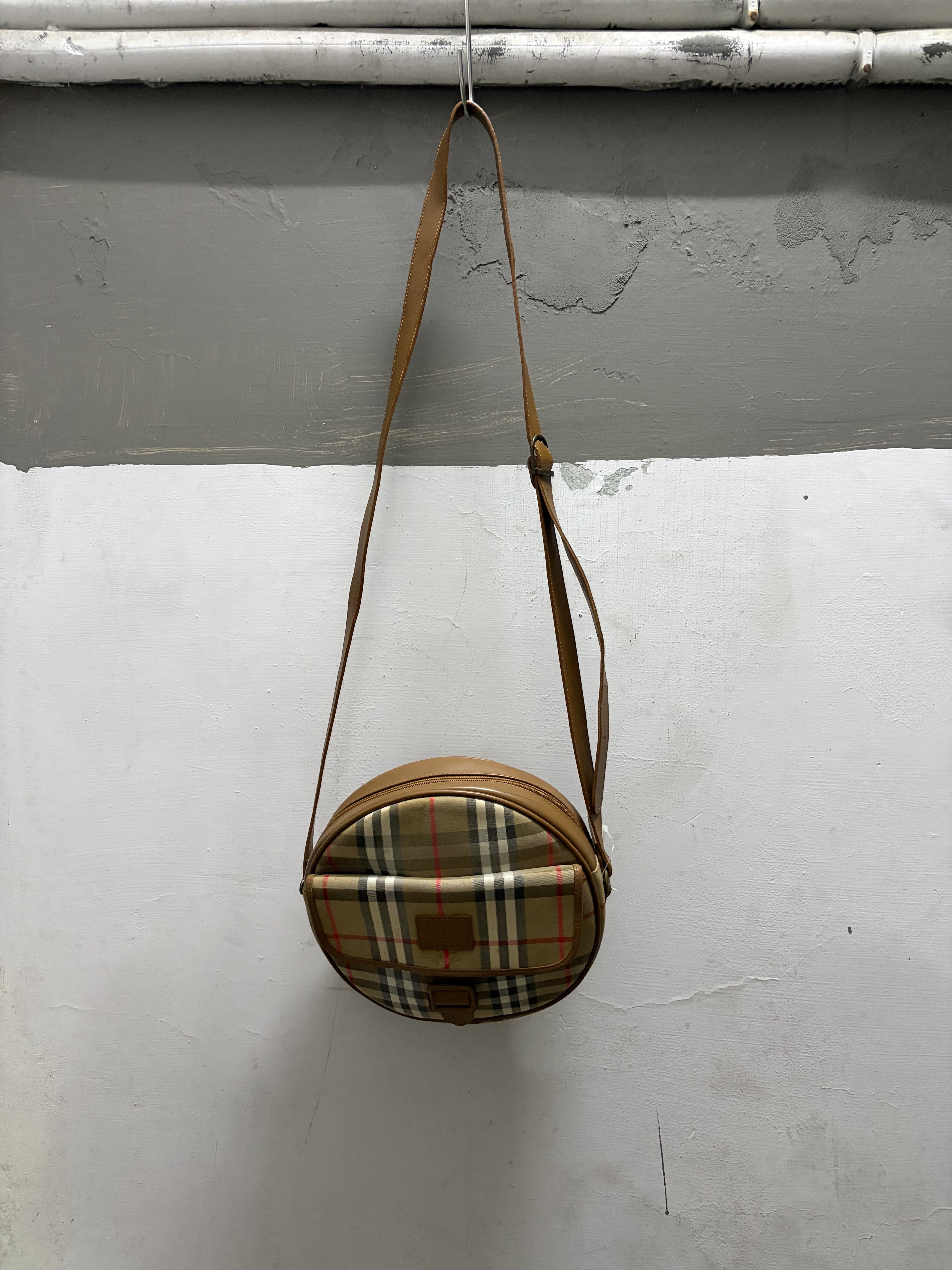 80‘s BURBERRY Round Crossbody Bag  Burberry Check (Made In England)