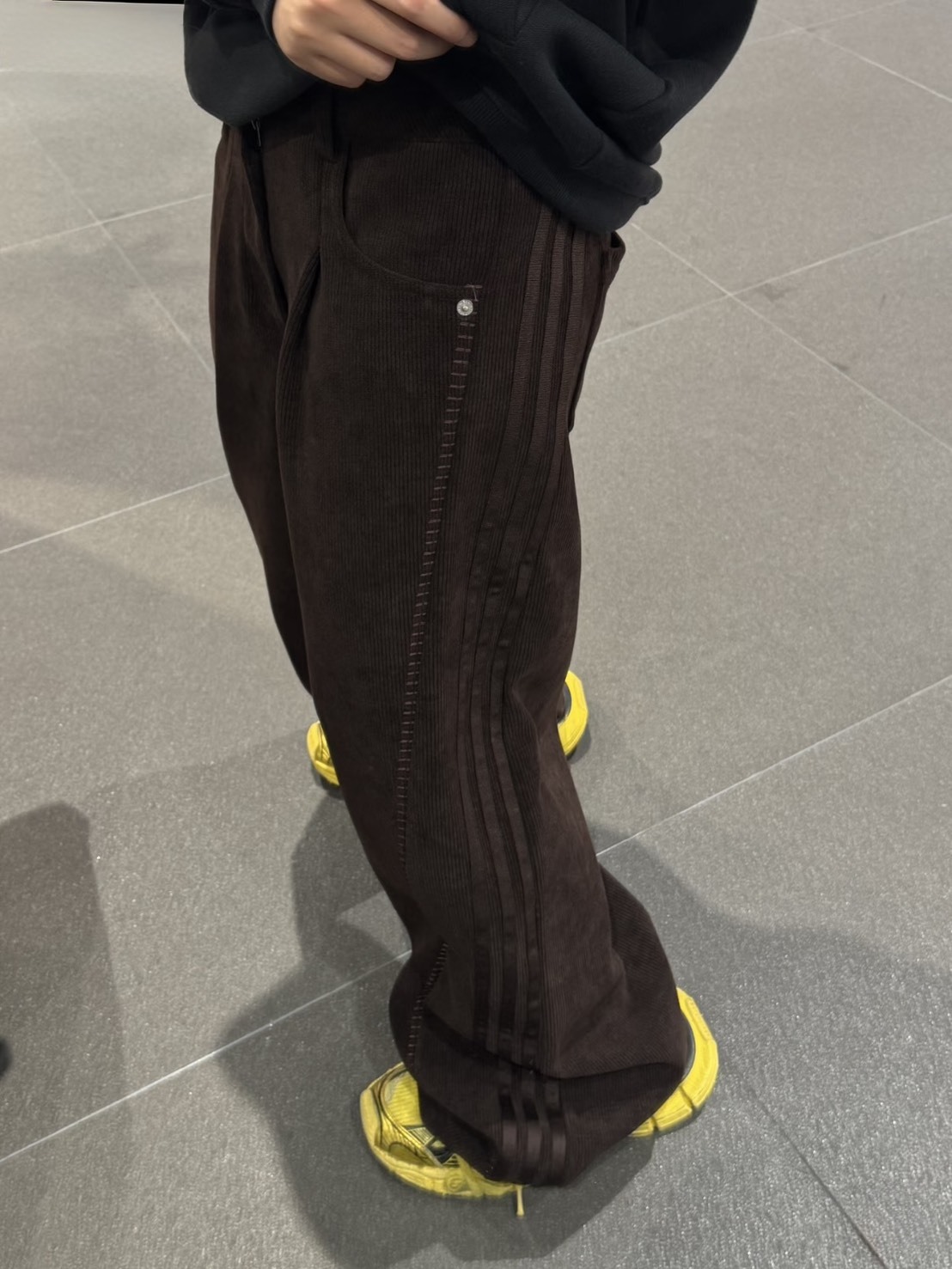 ADIDAS 深棕燈心絨 闊腿褲