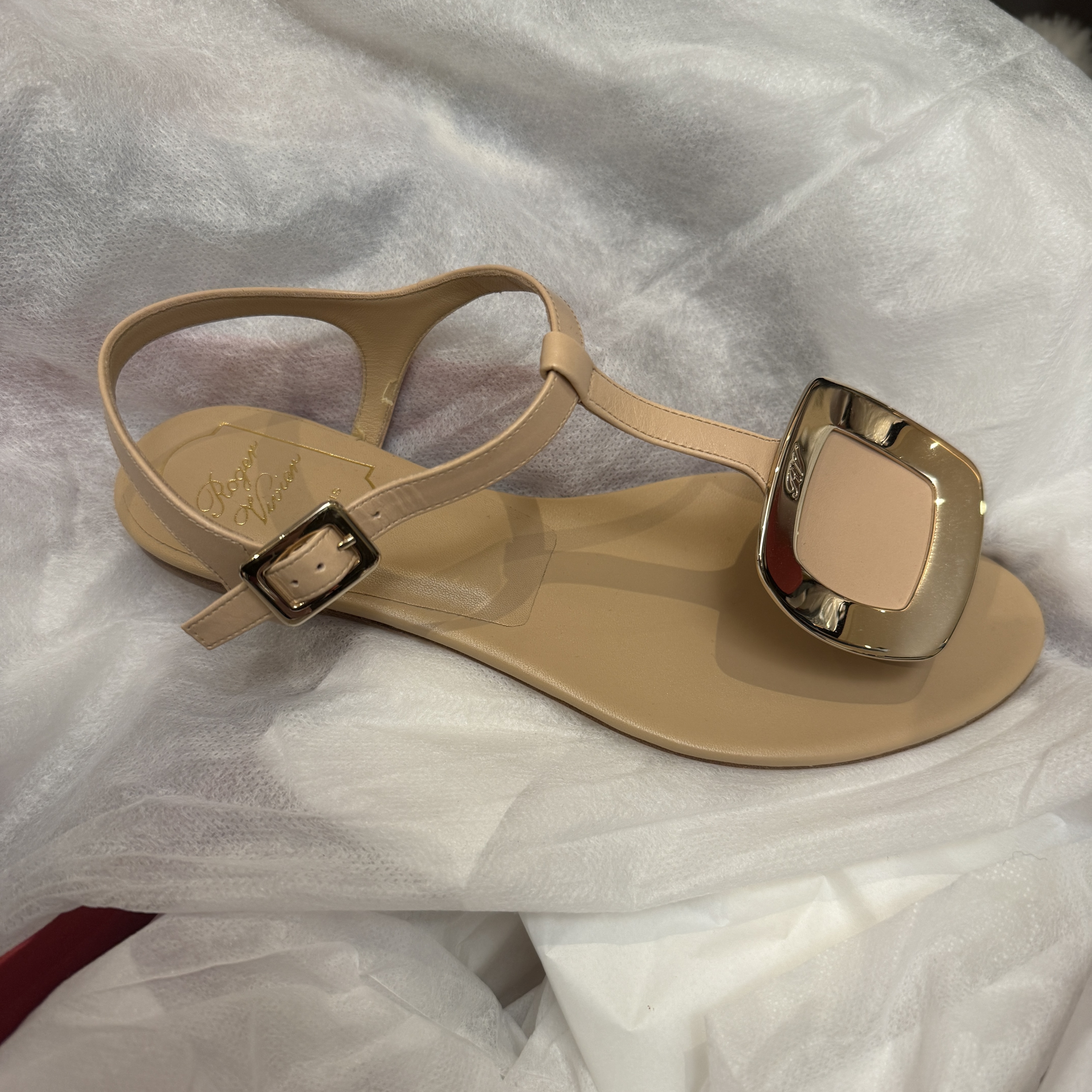Roger Vivier RV thong chips sandals nude