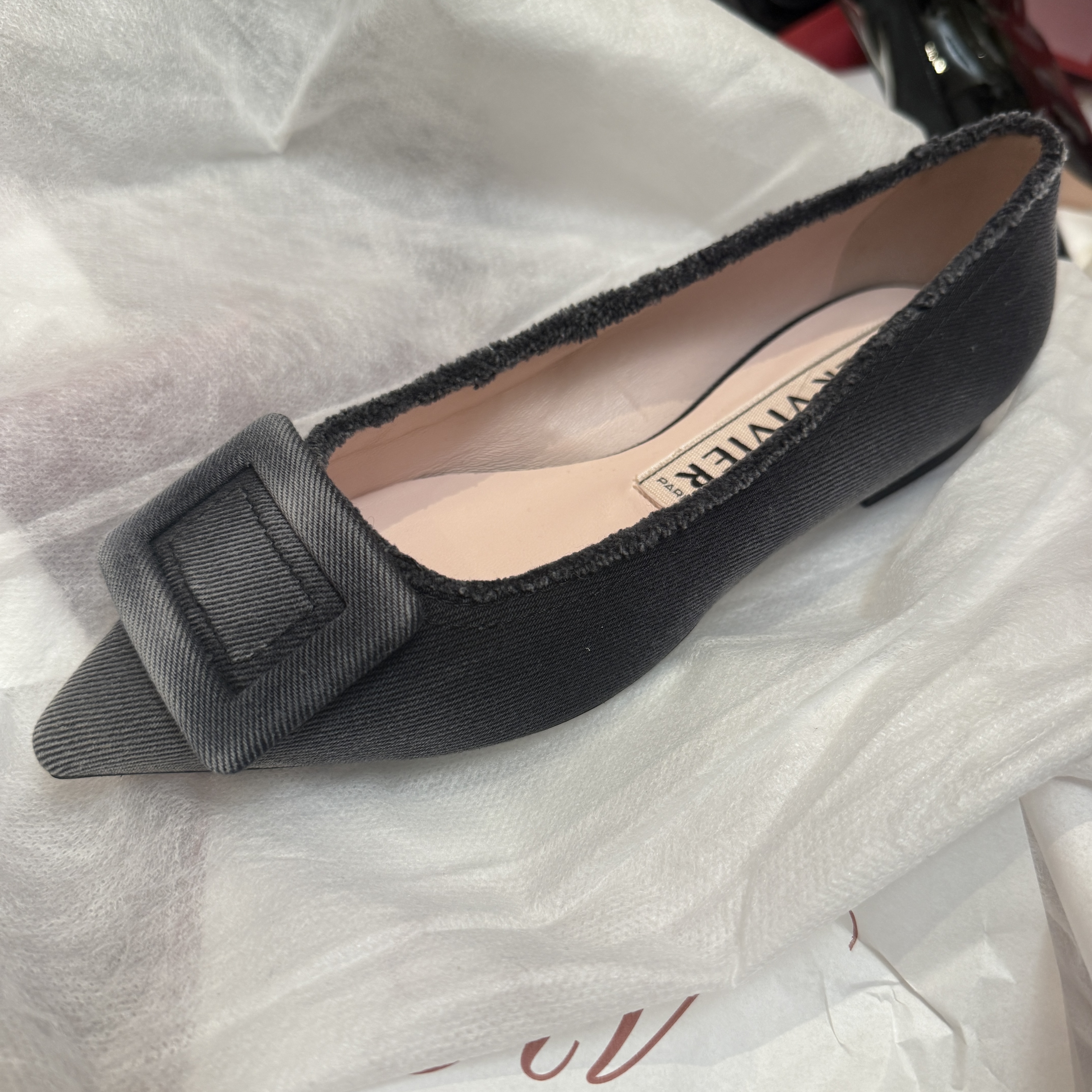 Roger Vivier RV gommettine flats black