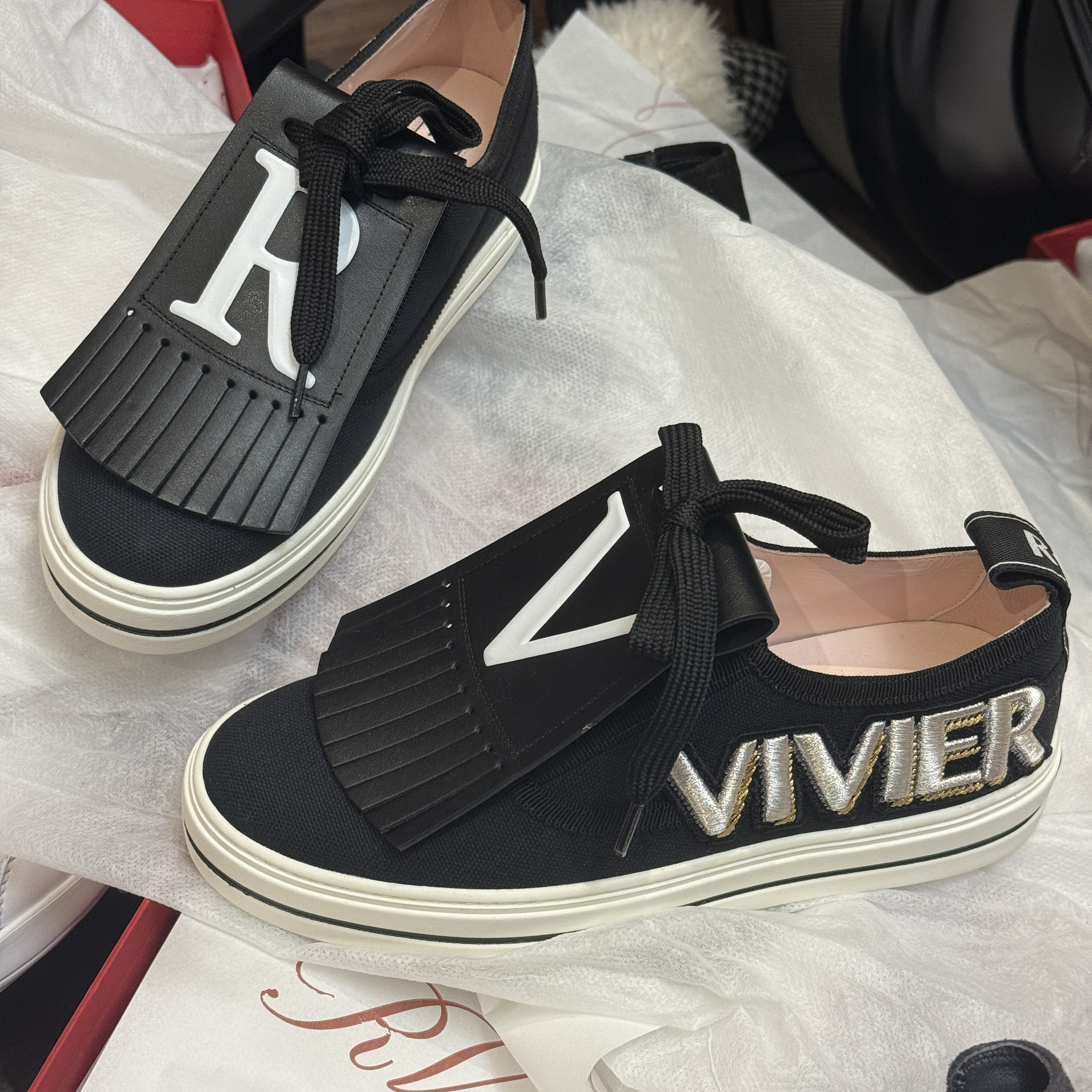 Roger Vivier RV call me Vivier sneakers black