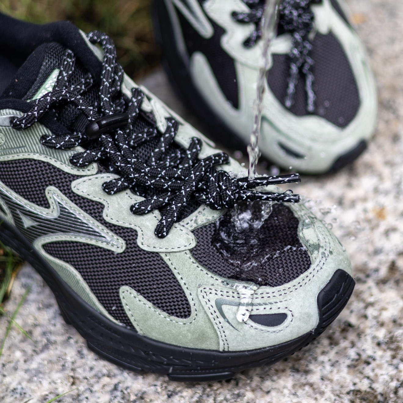 預訂 | Mizuno Racer S 2.0 防潑水 黑綠色