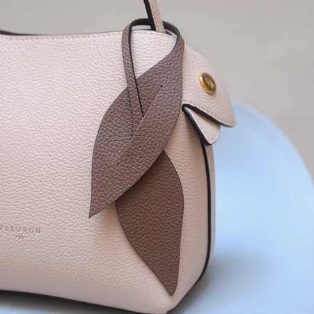 1FL0104-424 [FLEURON] Folia Marron Glacé #PMM08VG1029CCN (EU)