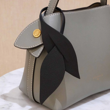 1FL0104-430 [FLEURON] Folia Noir Lisse #PMM08VL0303BLK (EU)