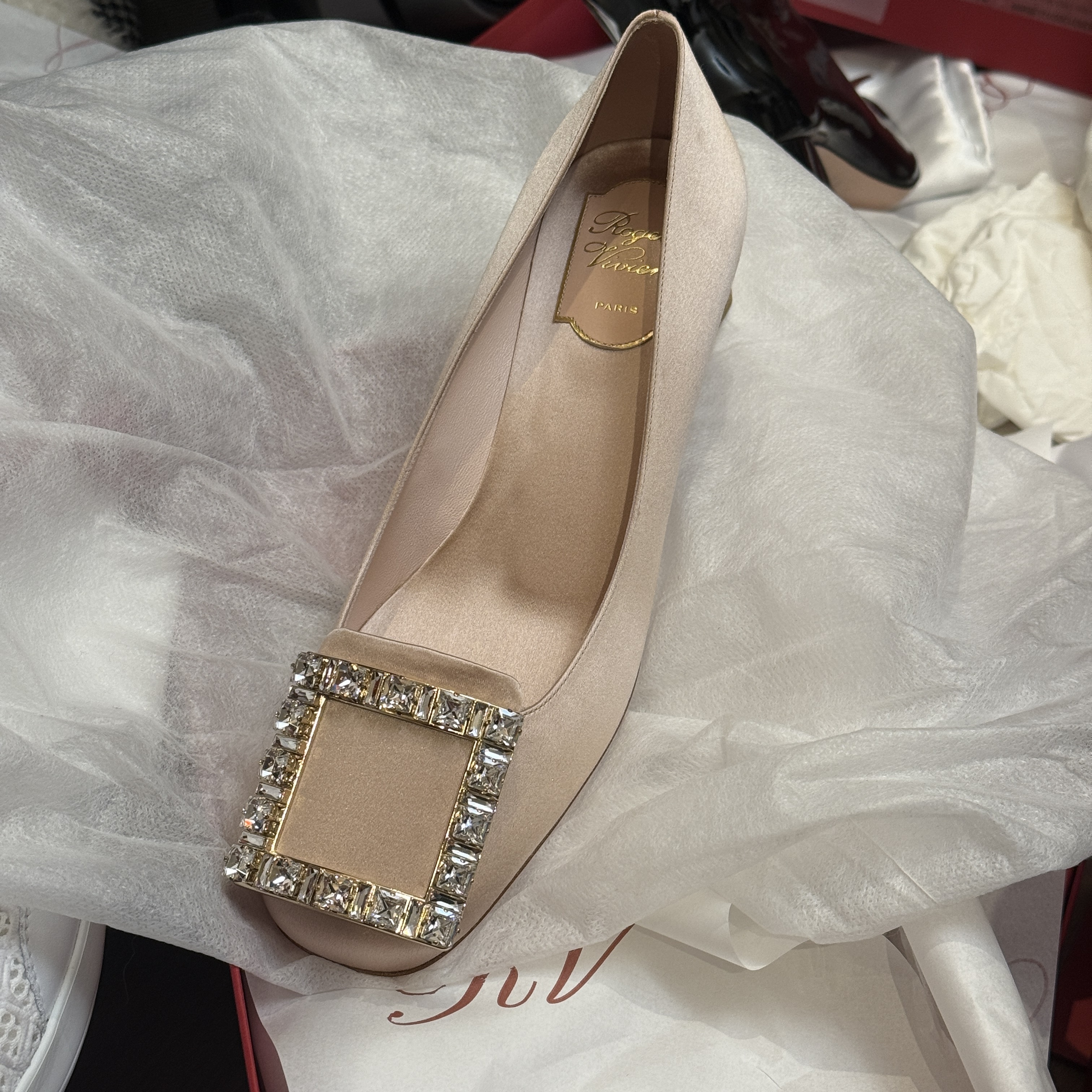 Roger Vivier RV tres Vivier strass heels nude