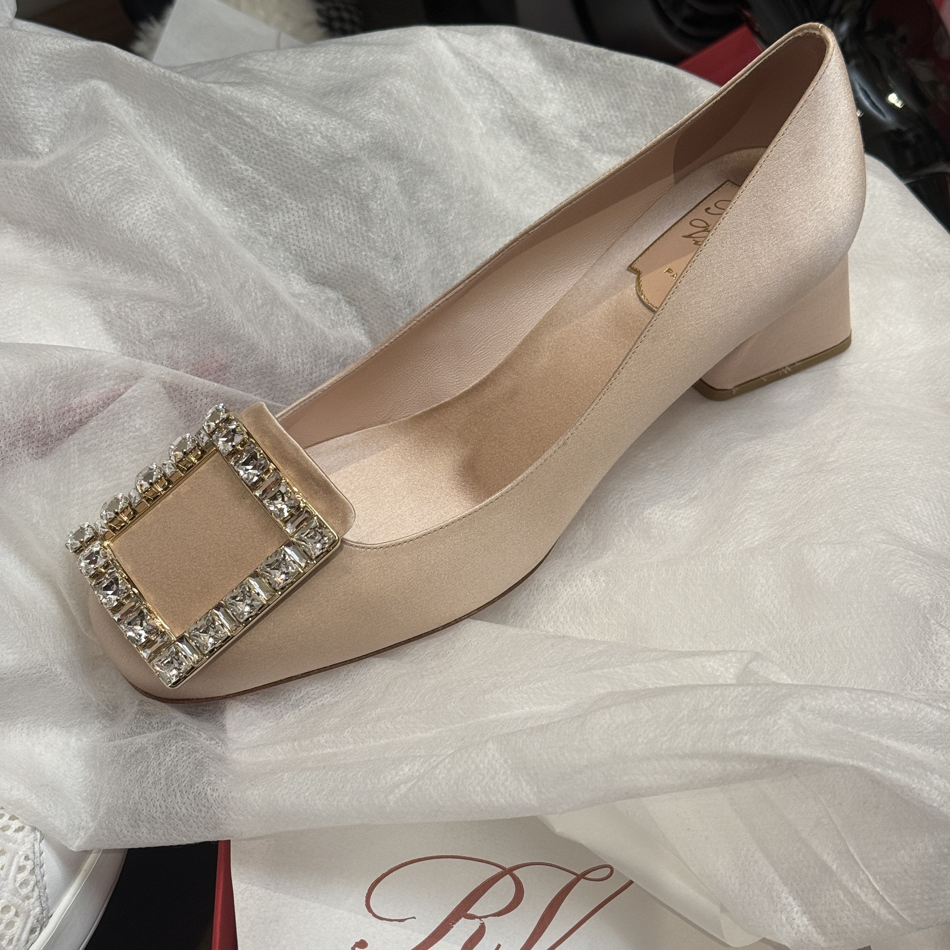 Roger Vivier RV tres Vivier strass heels nude