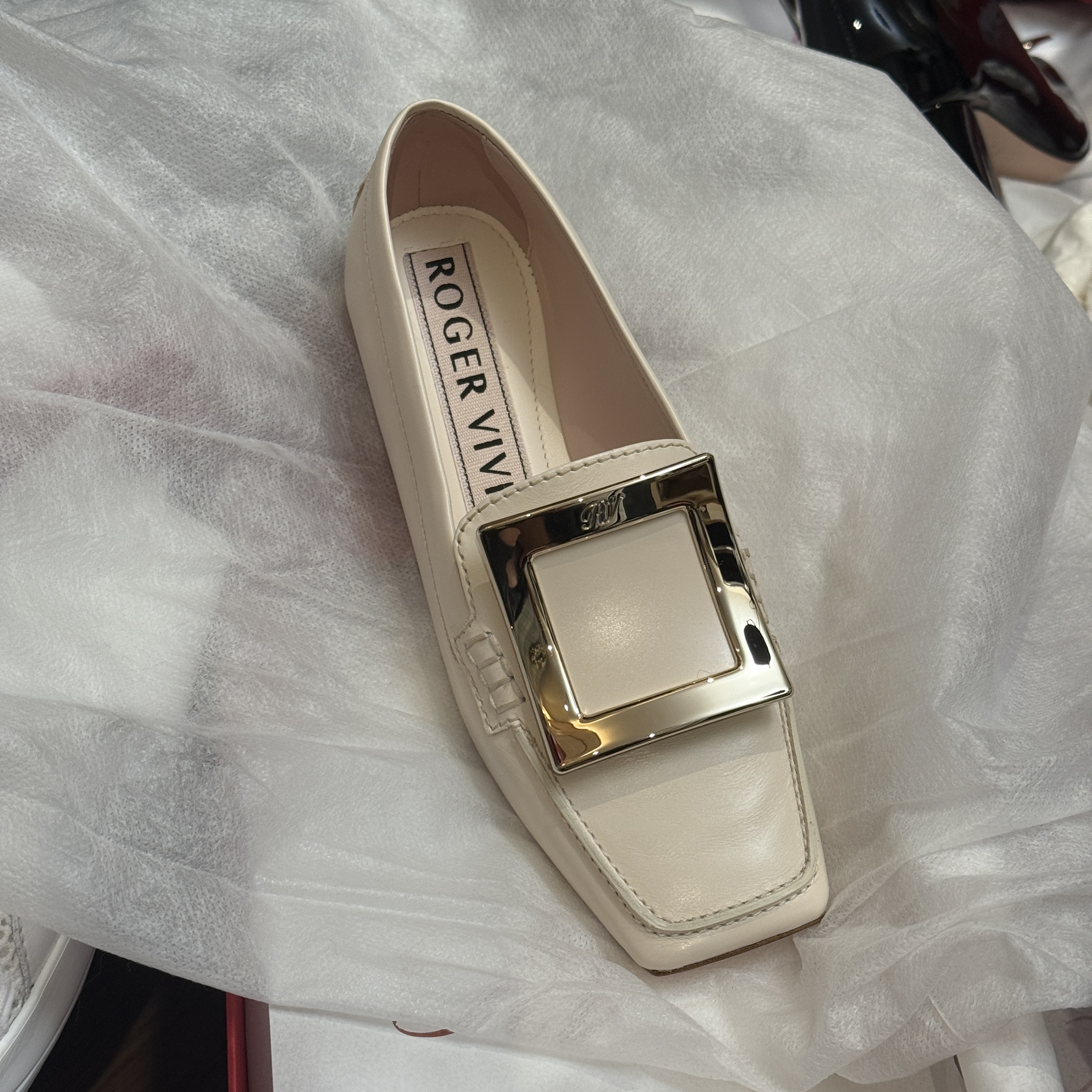 Roger Vivier RV drivers metal leather buckle loafers white yellow brown