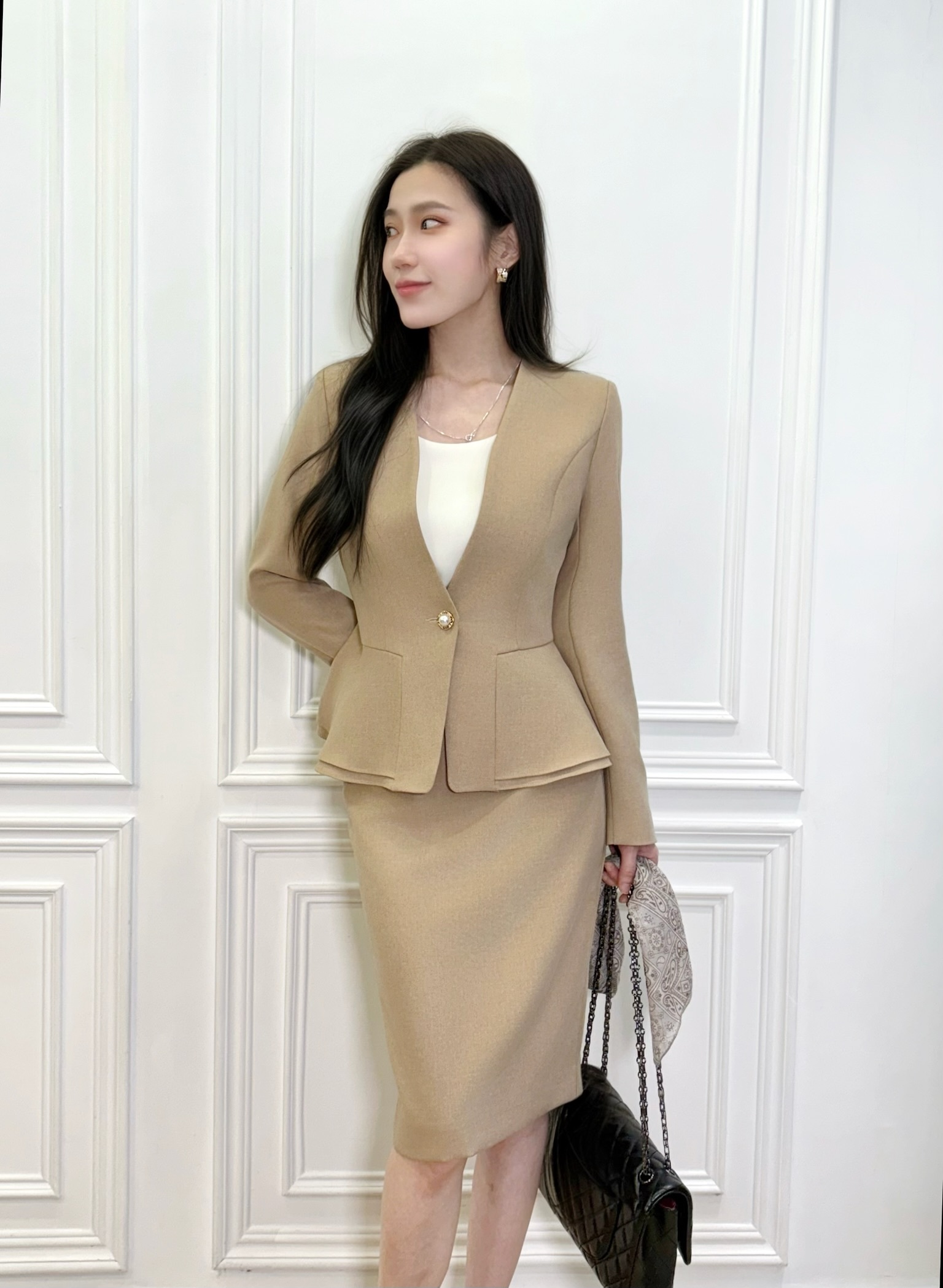 荷葉腰身珍珠釦窄裙套裝